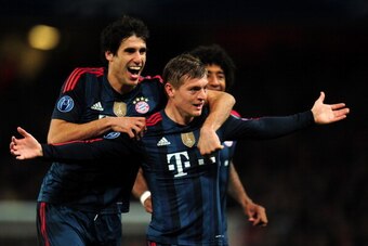 LONDON, ENGLAND - FEBRUARY 19: Toni Kroos of Bayern Muenchen celebrates scoring the opening goal with Javi Martinez of Bayern Muenchen during the UEFA Champions League Round of 16 first leg match between Arsenal and FC Bayern Muenchen at Emirates Stadium LONDON, ENGLAND - FEBRUARY 19: Toni Kroos of Bayern Muenchen celebrates scoring the opening goal with Javi Martinez of Bayern Muenchen during the UEFA Champions League Round of 16 first leg match between Arsenal and FC Bayern Muenchen at Emirates Stadium