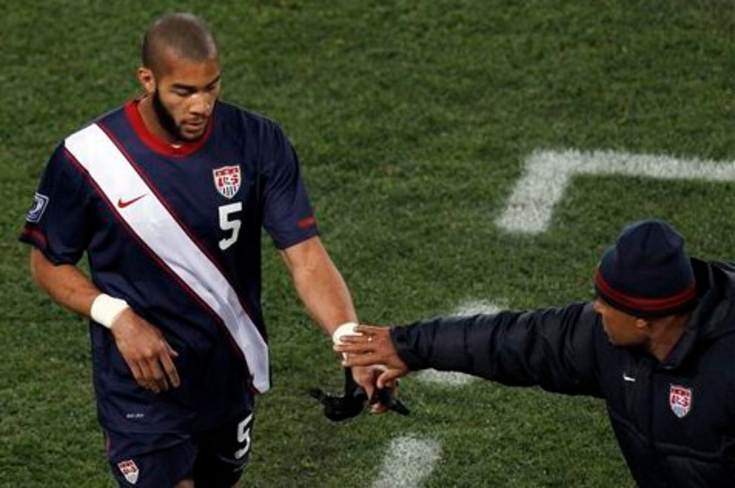 Coaches and teammates appreciate Onyewu's hard work. Coaches and teammates appreciate Onyewu's hard work.