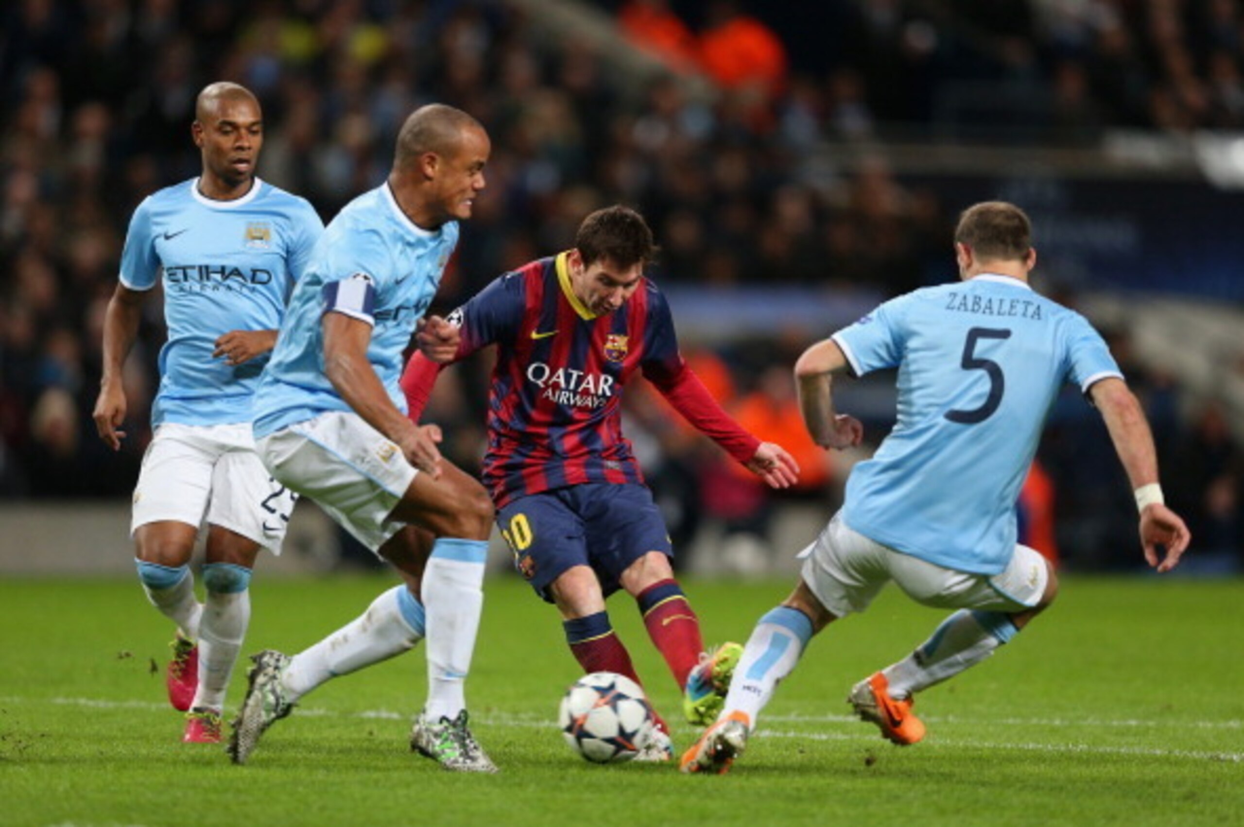 MANCHESTER, ENGLAND - FEBRUARY 18:  Lionel Messi of Barcelona competes with Pablo Zabaleta and Vincent Kompany of Manchester City during the UEFA Champions League Round of 16 first leg match between Manchester City and Barcelona at the Etihad Stadium on F