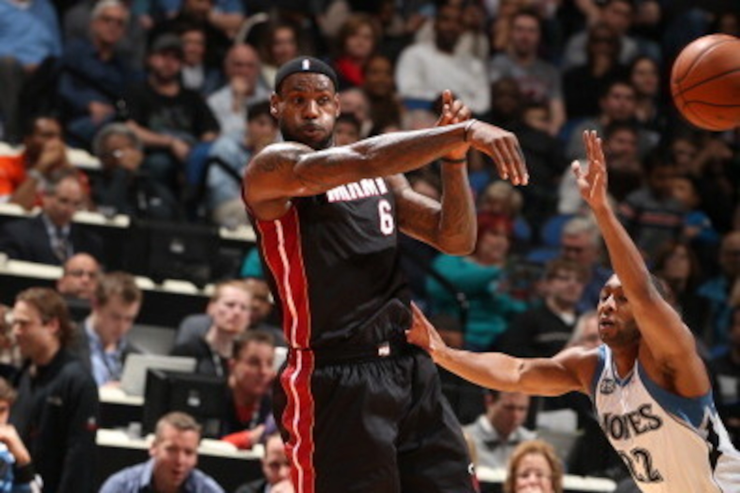 MINNEAPOLIS, MN - DECEMBER 7: LeBron James #6 of the Miami Heat passes the ball against the Minnesota Timberwolves during the game on December 7, 2013 at Target Center in Minneapolis, Minnesota. NOTE TO USER: User expressly acknowledges and agrees that, b