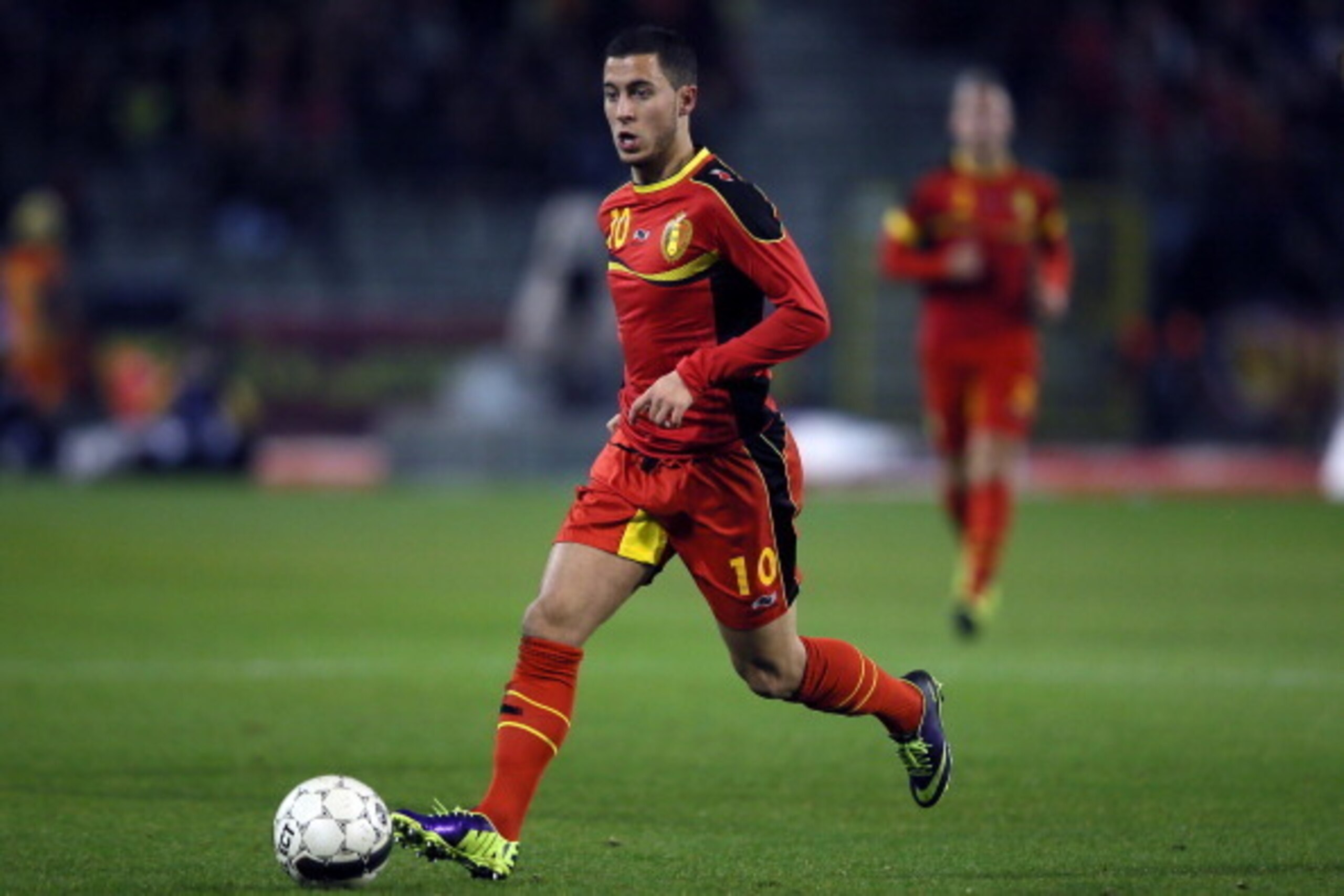 BRUSSELS, BELGIUM - NOVEMBER 19: Eden Hazard of Belgium runs with the ball during the international friendly match between Belgium and Japan at King Badouin stadium on November 19, 2013 in Brussels, Belgium.  (Photo by Christof Koepsel/Getty Images)