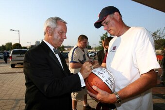 SPRINGFIELD, MA - SEPTEMBER 7:  Hall of Fame inductee Roy Williams (L) signs an autograph during the Naismith Basketball Hall of Fame reception prior to the Induction Ceremony on September 7, 2007 at the Naismith Basketball Hall of Fame in Springfield, Ma