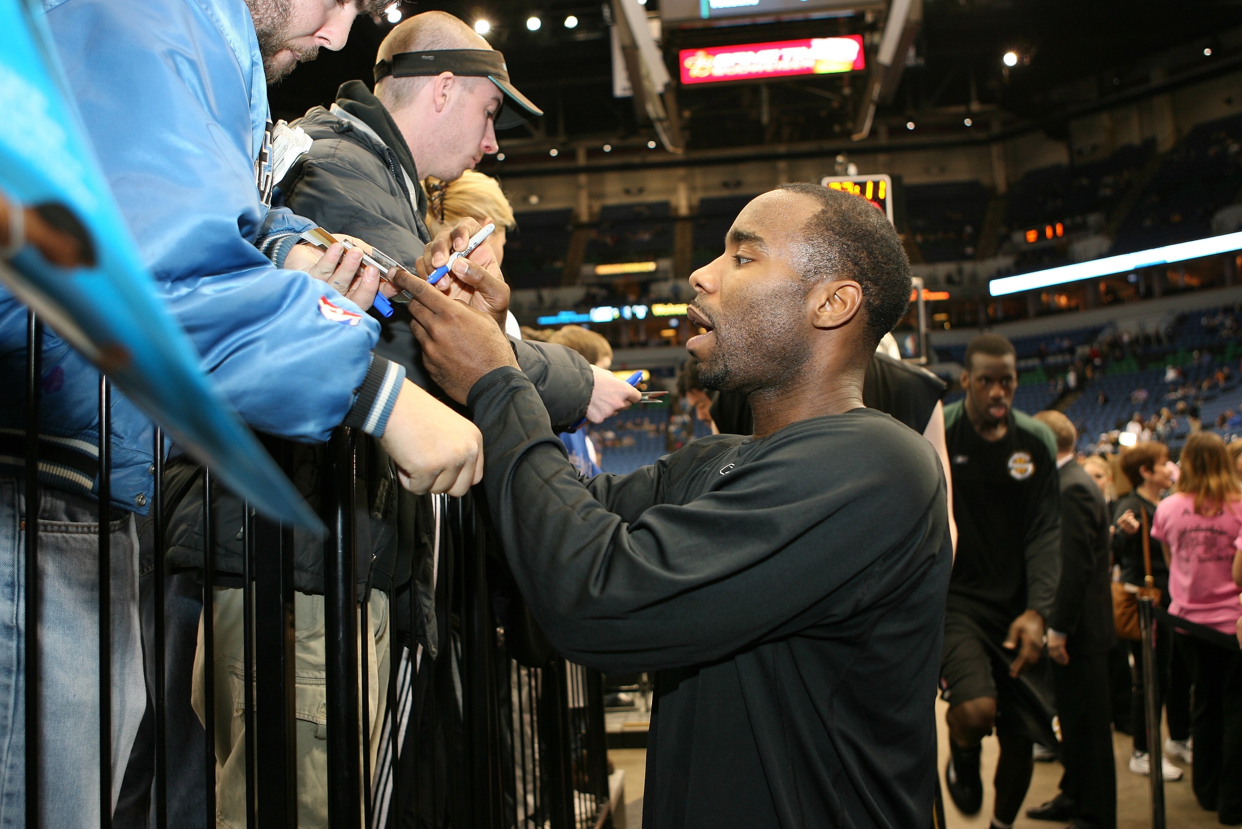 MINNEAPOLIS - DECEMBER 28:  Mateen Cleaves of the Seattle SuperSonics signs autographs for fans prior to the game against the Minnesota Timberwolves on December 28, 2005 at the Target Center in Minneapolis, Minnesota.  NOTICE TO USER:  User expressly ackn