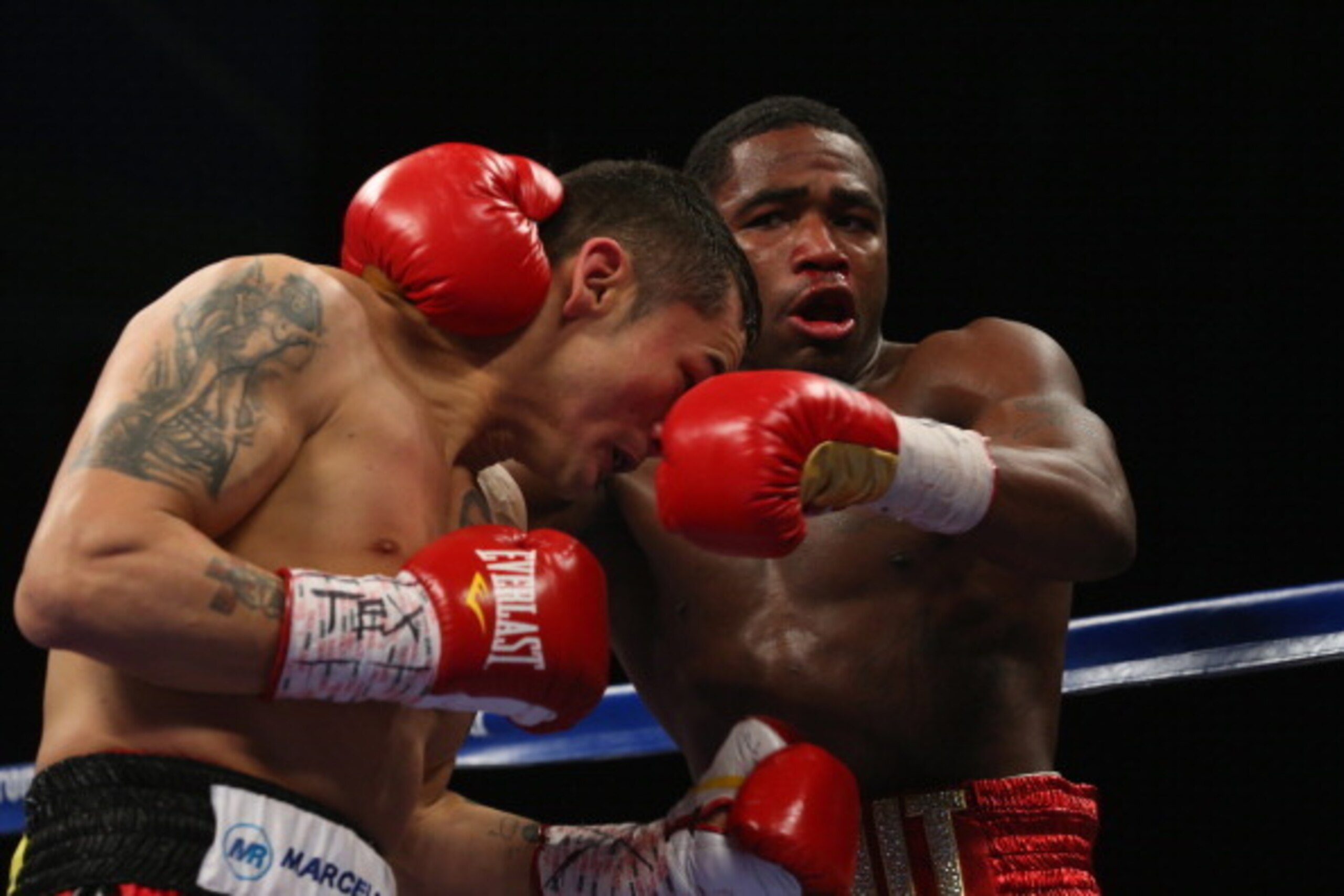 SAN ANTONIO, TX - DECEMBER 14: (L-R) Marcos Maidana and Adrien Broner during their WBA Welterweight Title bout at Alamodome on December14, 2013 in San Antonio, Texas.. (Photo by Ronald Martinez/Getty Images) SAN ANTONIO, TX - DECEMBER 14: (L-R) Marcos Maidana and Adrien Broner during their WBA Welterweight Title bout at Alamodome on December14, 2013 in San Antonio, Texas.. (Photo by Ronald Martinez/Getty Images)