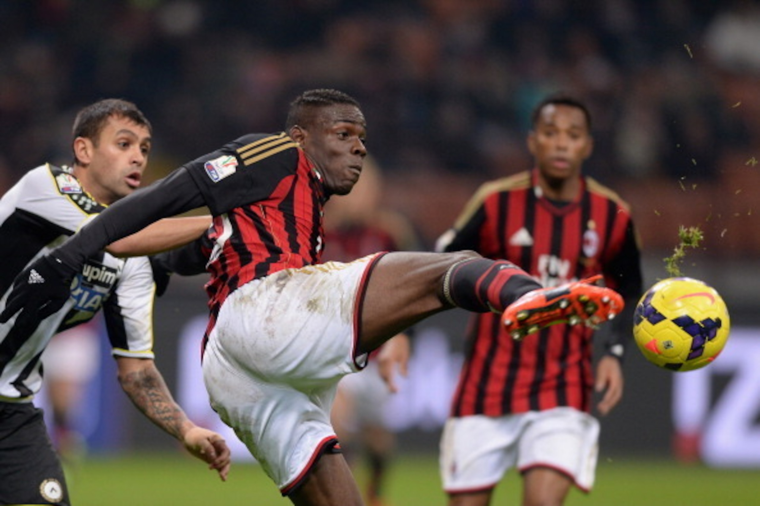 MILAN, ITALY - JANUARY 22:  Mario Balotelli of AC Milan in action during the TIM Cup match between AC Milan and Udinese Calcio at Stadio Giuseppe Meazza on January 22, 2014 in Milan, Italy.  (Photo by Claudio Villa/Getty Images)