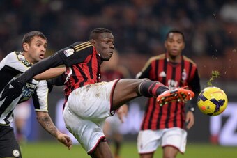 MILAN, ITALY - JANUARY 22: Mario Balotelli of AC Milan in action during the TIM Cup match between AC Milan and Udinese Calcio at Stadio Giuseppe Meazza on January 22, 2014 in Milan, Italy. (Photo by Claudio Villa/Getty Images) MILAN, ITALY - JANUARY 22: Mario Balotelli of AC Milan in action during the TIM Cup match between AC Milan and Udinese Calcio at Stadio Giuseppe Meazza on January 22, 2014 in Milan, Italy. (Photo by Claudio Villa/Getty Images)