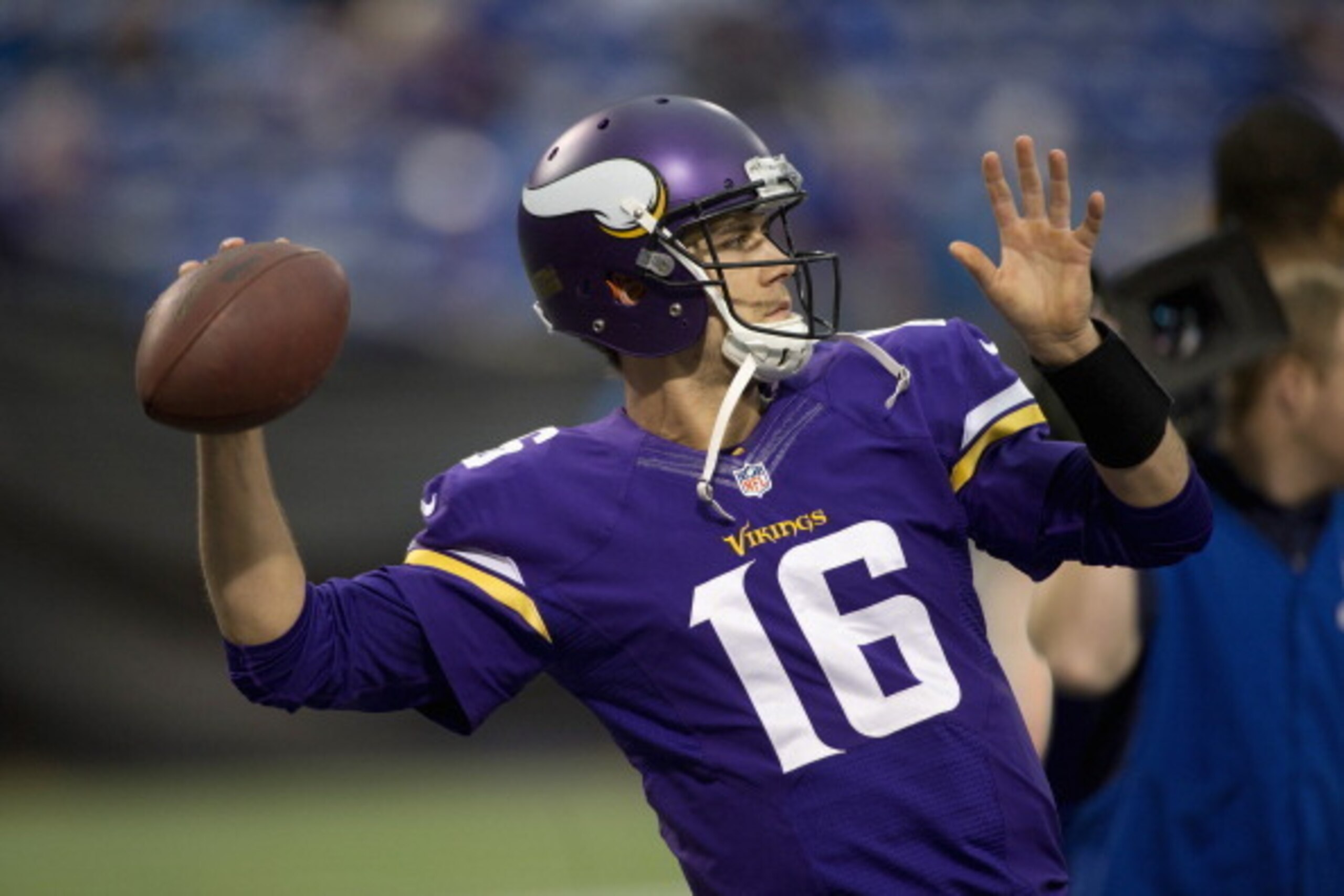 MINNEAPOLIS, MN - DECEMBER 29: Matt Cassel #16 of the Minnesota Vikings warms up before the game against the Detroit Lions on December 29, 2013 at Mall of America Field at the Hubert H. Humphrey Metrodome in Minneapolis, Minnesota. (Photo by Hannah Foslie
