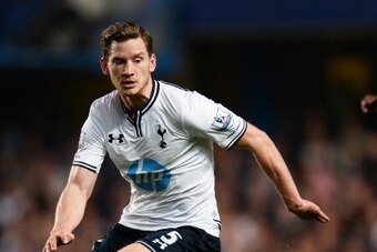 LONDON, ENGLAND - MARCH 08:  Jan Vertonghen of Spurs is challenged by Nemanja Matic of Chelsea during the Barclays Premier League match between Chelsea and Tottenham Hotspur at Stamford Bridge on March 8, 2014 in London, England.  (Photo by Mike Hewitt/Ge