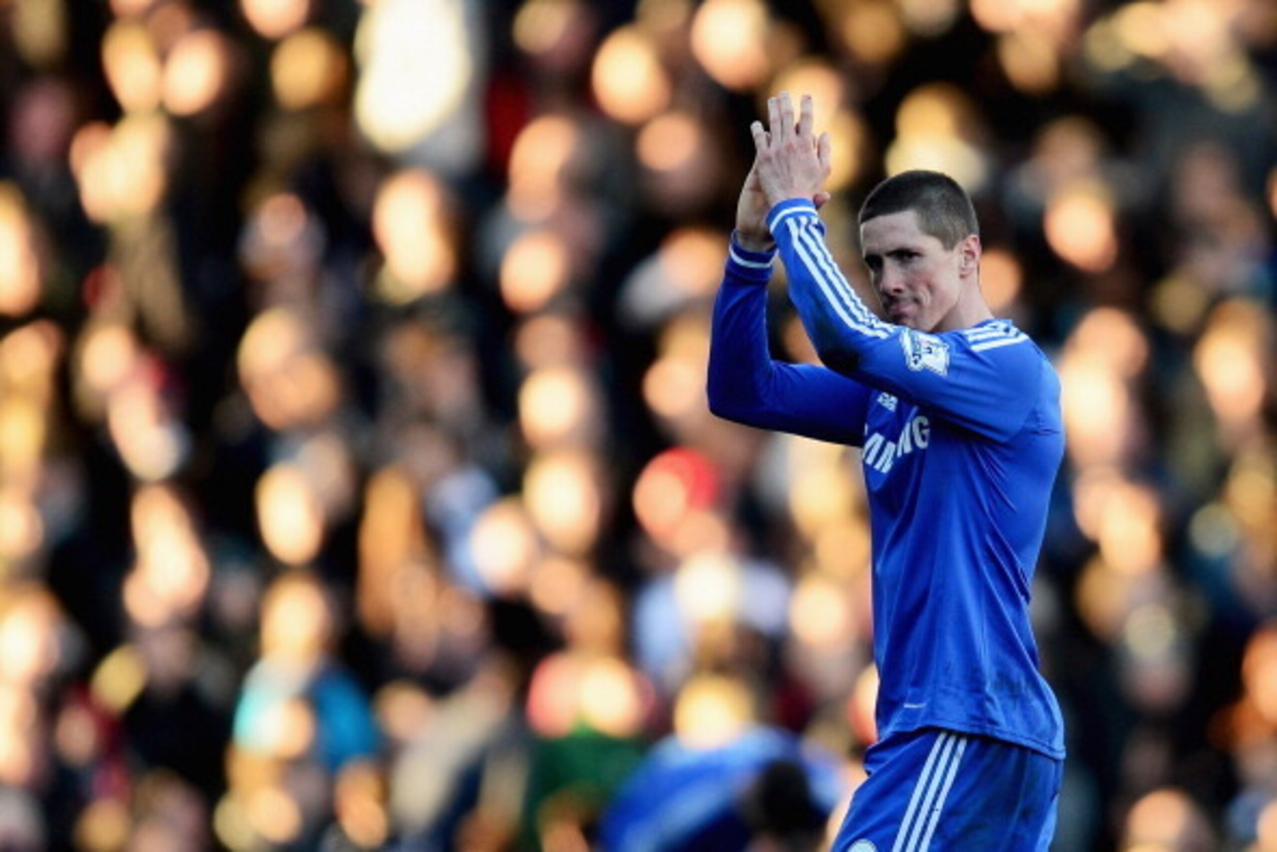 LONDON, ENGLAND - MARCH 01:  Fernando Torres of Chelsea applauds the crowd during the Barclays Premier League match between Fulham and Chelsea at Craven Cottage on March 1, 2014 in London, England.  (Photo by Jamie McDonald/Getty Images)