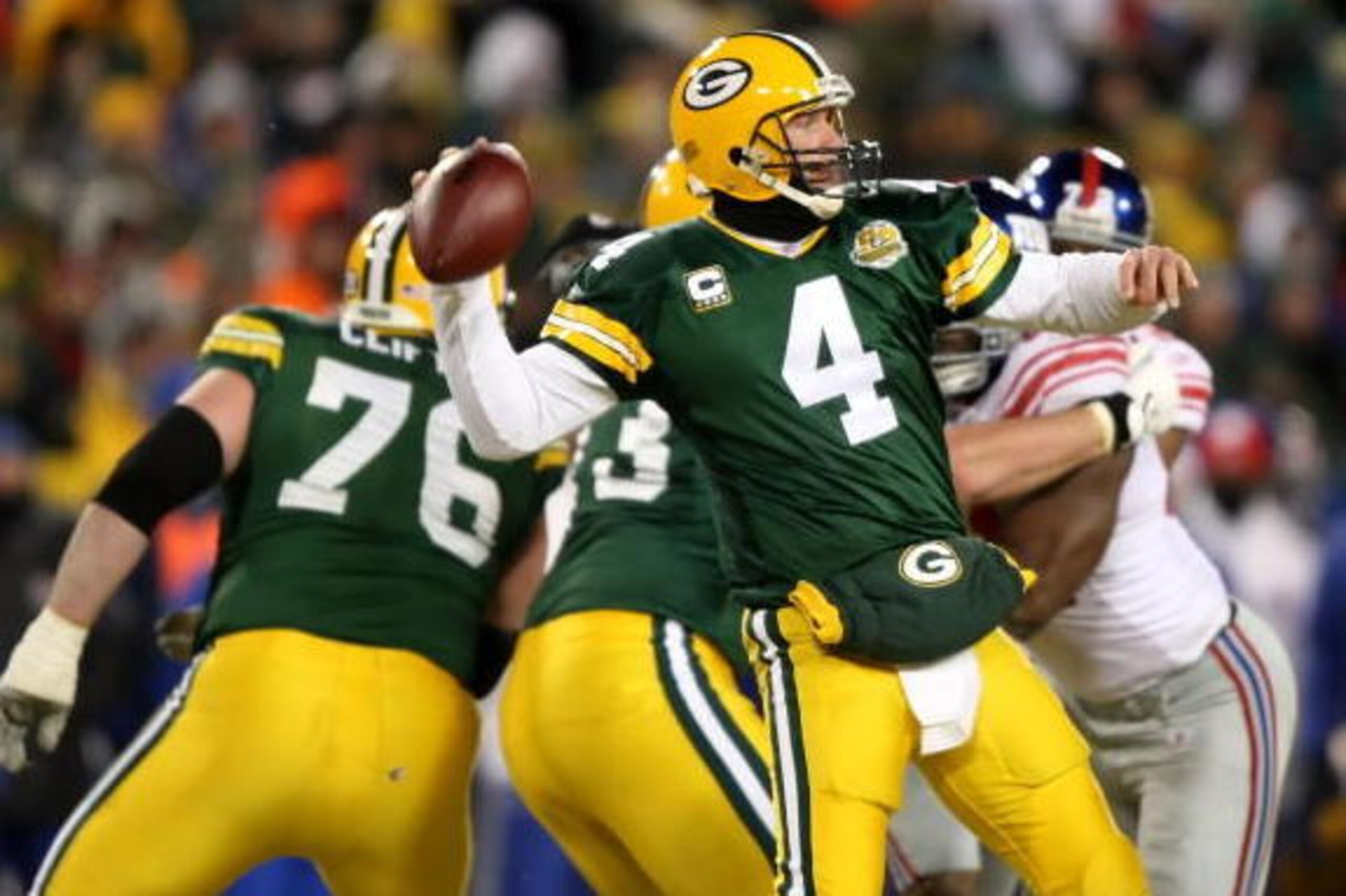 GREEN BAY, WI - JANUARY 20:  Quarterback Brett Favre #4 of the Green Bay Packers throws the ball in the first quarter against the New York Giants during the NFC championship game on January 20, 2008 at Lambeau Field in Green Bay, Wisconsin.  (Photo by Jed