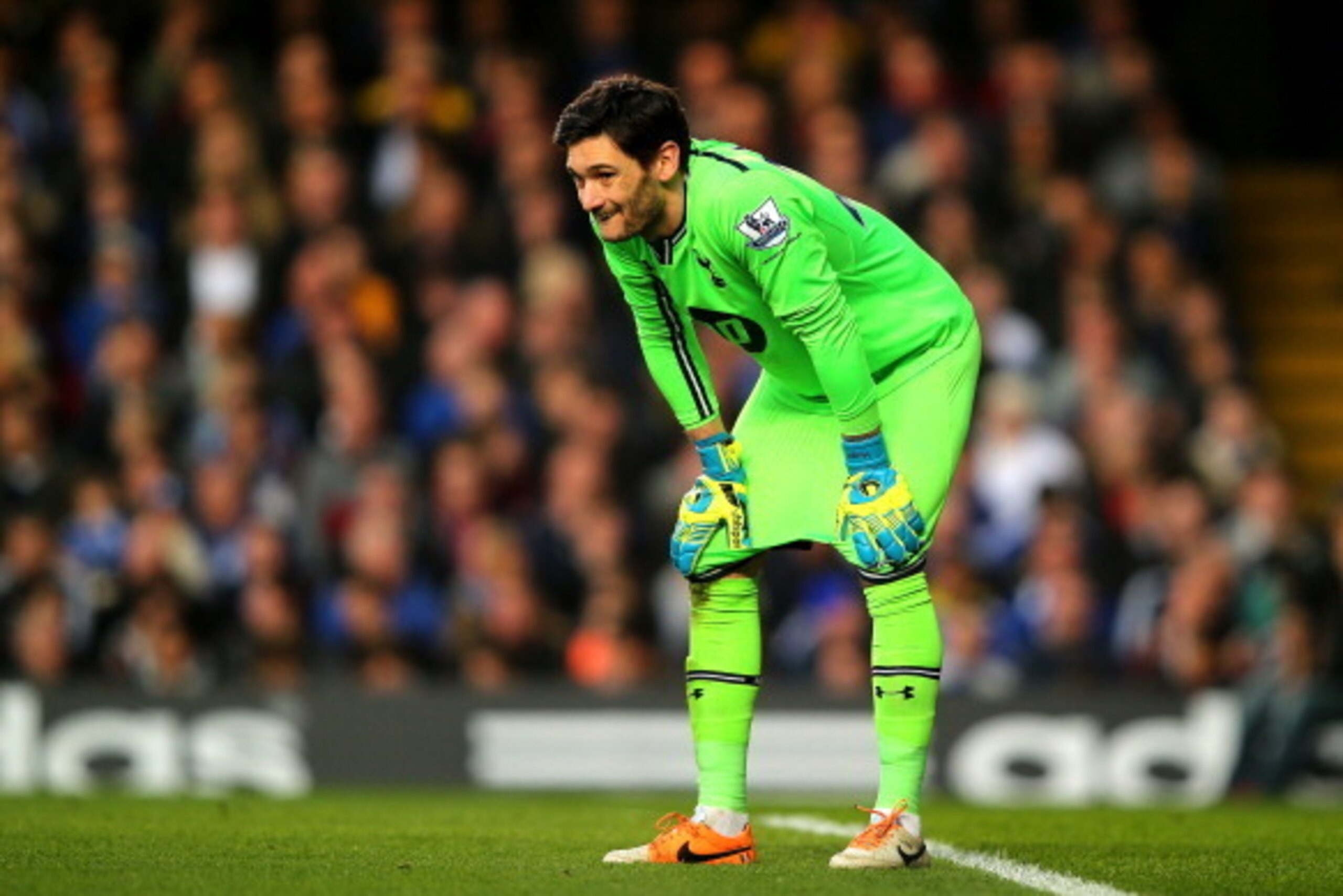 LONDON, ENGLAND - MARCH 08:  Dejected goalkeeper Hugo Lloris of Spurs looks on during the Barclays Premier League match between Chelsea and Tottenham Hotspur at Stamford Bridge on March 8, 2014 in London, England.  (Photo by Clive Rose/Getty Images)