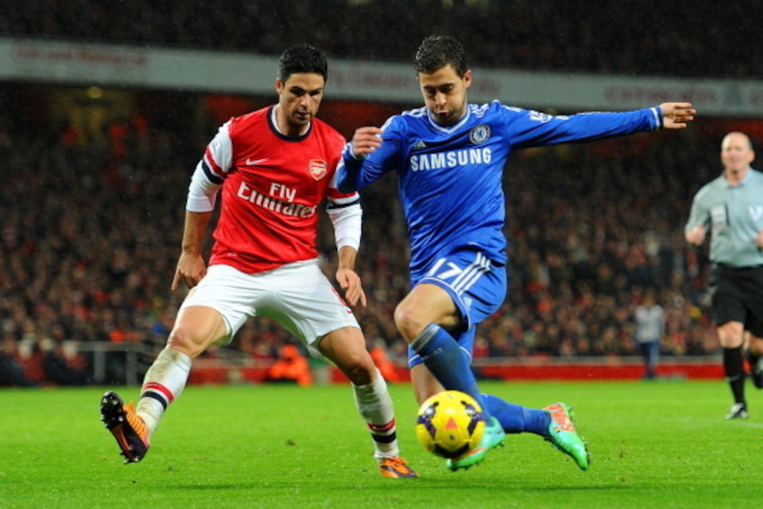 LONDON, ENGLAND - DECEMBER 23:  Mikel Arteta of Arsenal marshalls Eden Hazard of Chelsea during the Barclays Premier League match between Arsenal and Chelsea at Emirates Stadium on December 23, 2013 in London, England.  (Photo by Shaun Botterill/Getty Ima