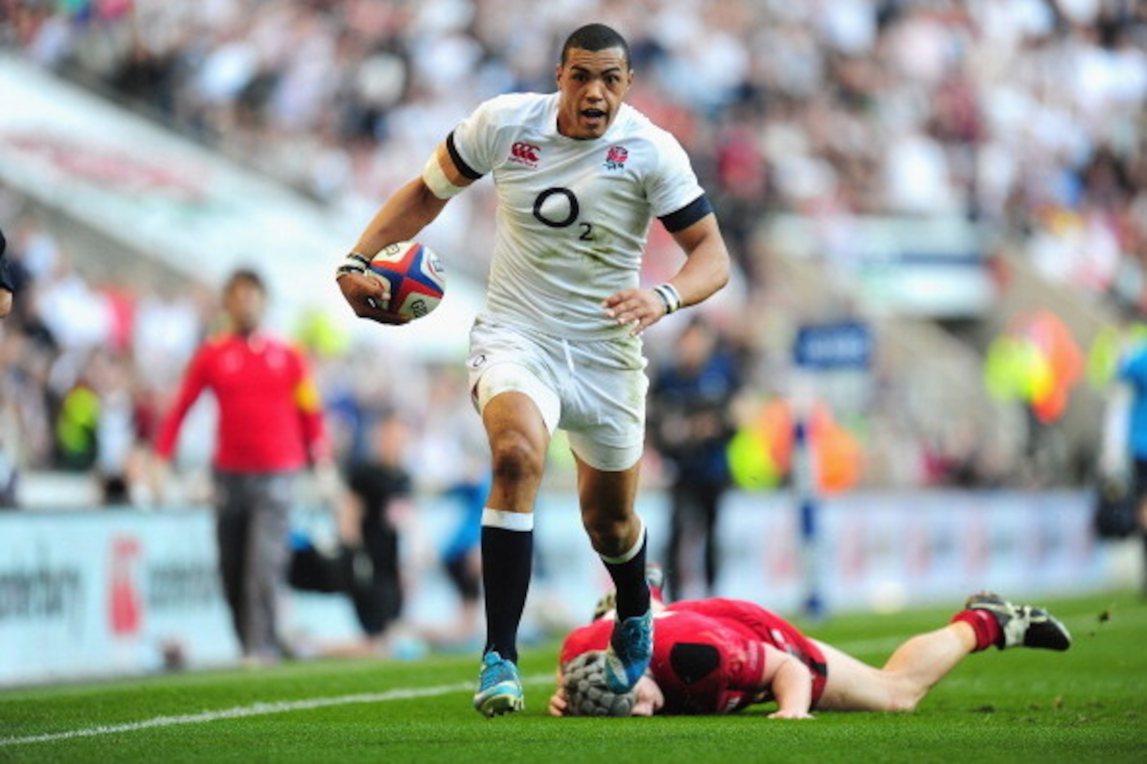 LONDON, ENGLAND - MARCH 09:  England player Luther Burrell in action during the RBS Six Nations match between England and Wales at Twickenham Stadium on March 9, 2014 in London, England.  (Photo by Stu Forster/Getty Images)
