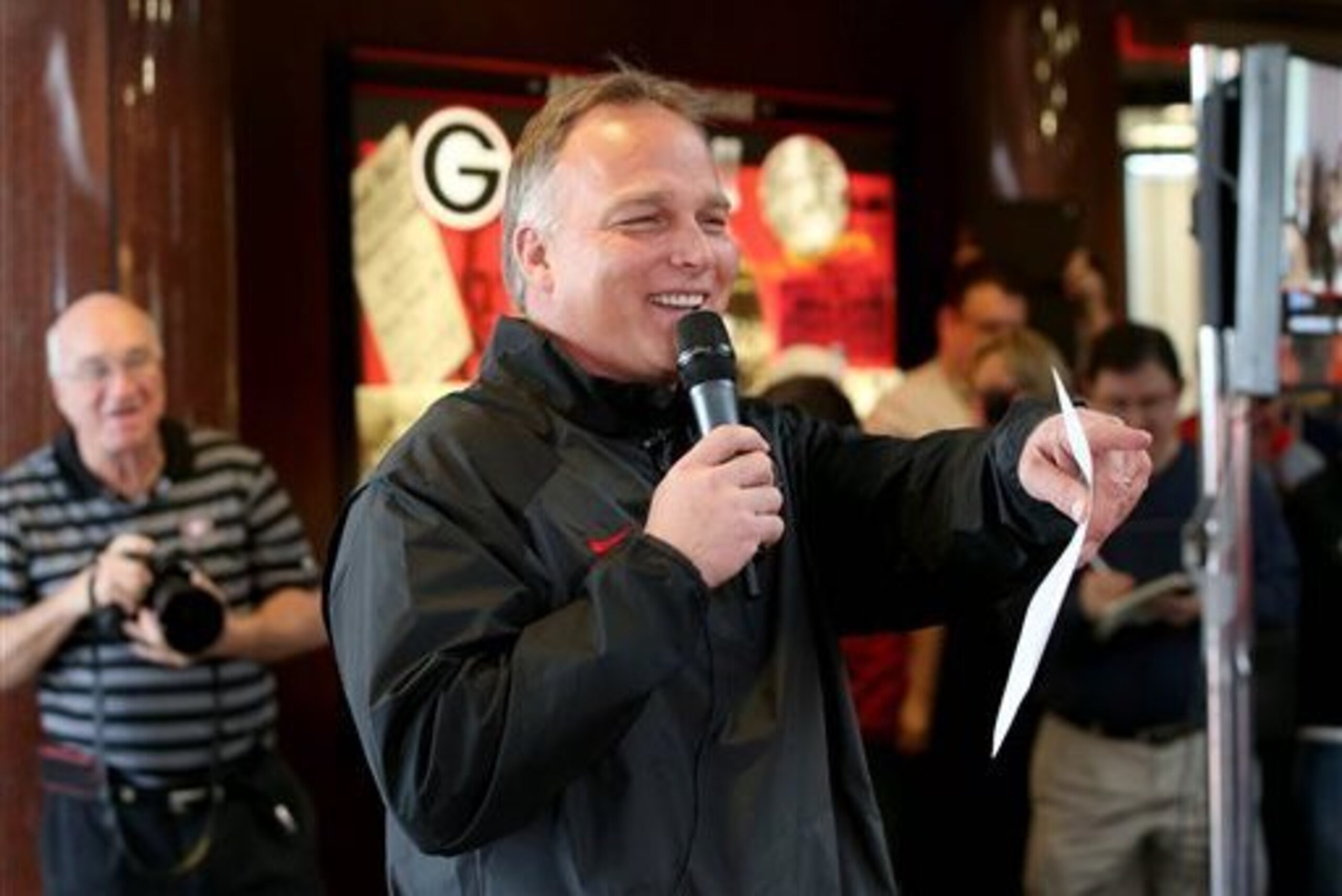 Georgia  coach Mark Richt is among opponents to an early signing day.