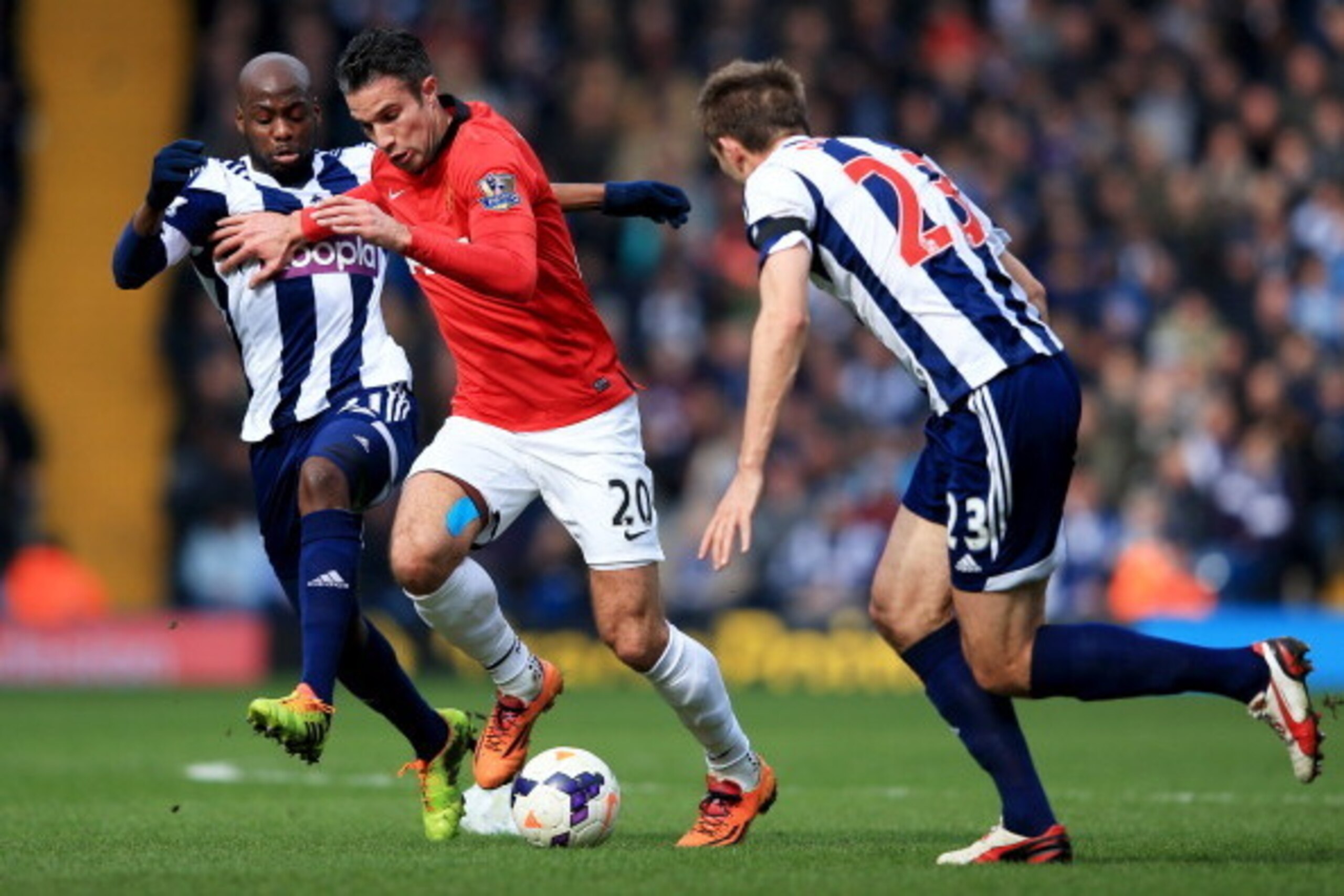 WEST BROMWICH, ENGLAND - MARCH 08:  Robin van Persie of Manchester United takes on Youssuf Mulumbu (L) and Gareth McAuley of West Bromwich Albion (R) during the Barclays Premier League match between West Bromwich Albion and Manchester United at The Hawtho