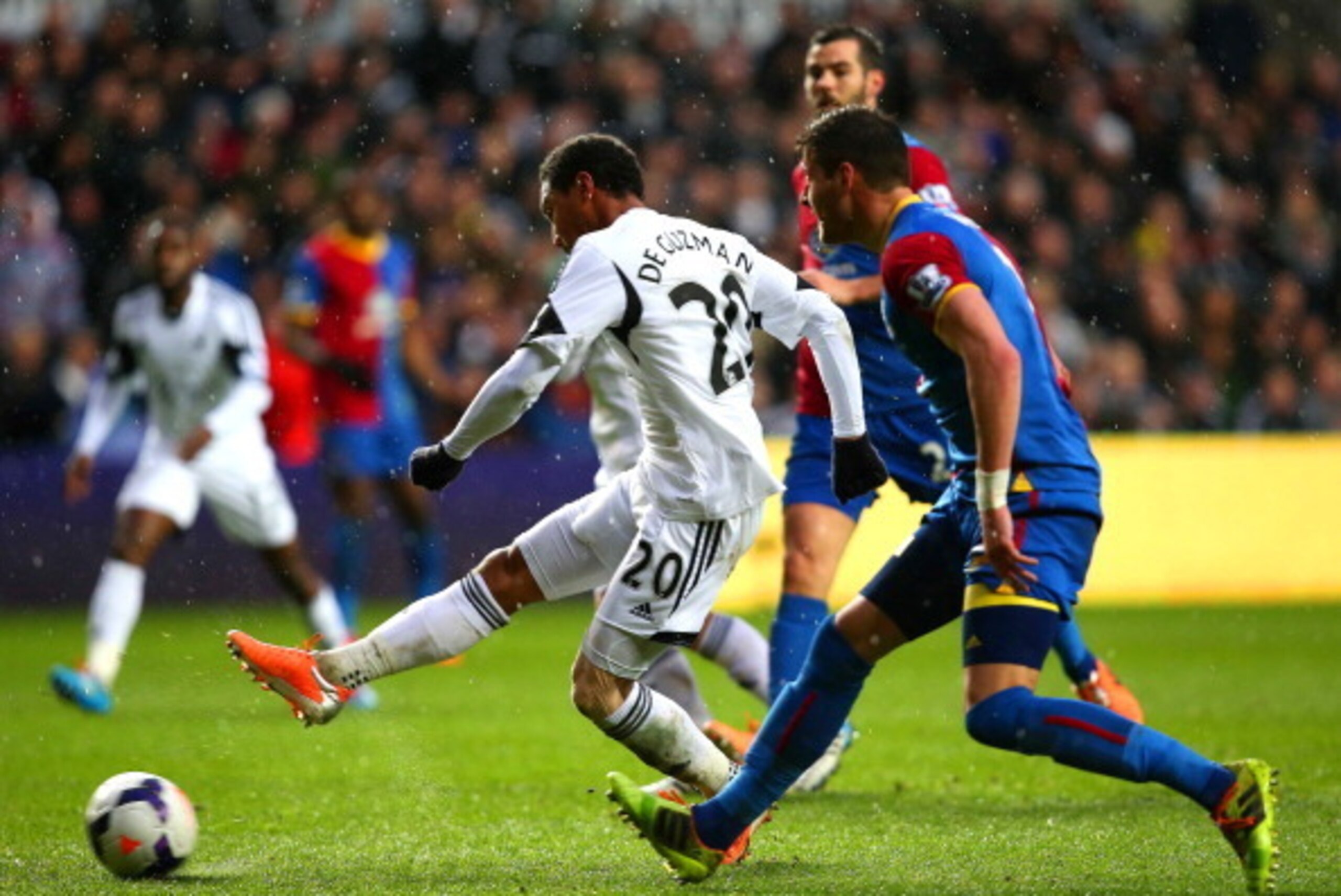 SWANSEA, WALES - MARCH 02:  Jonathan de Guzman of Swansea City scores the opening goal during the Barclays Premier League match between Swansea City and Crystal Palace at Liberty Stadium on March 2, 2014 in Swansea, Wales.  (Photo by Jan Kruger/Getty Imag