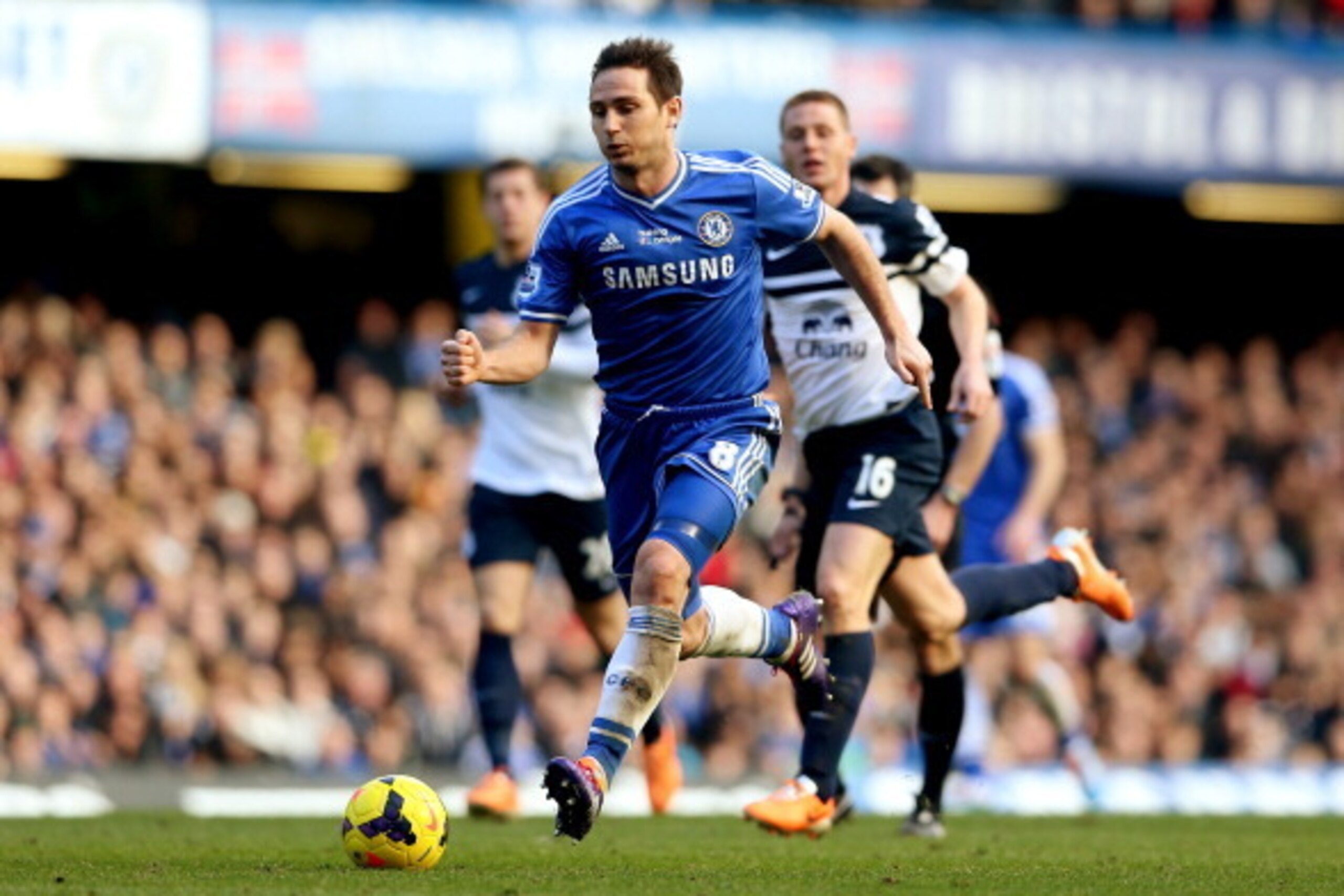 LONDON, ENGLAND - FEBRUARY 22:  Frank Lampard of Chelsea during the Barclays Premier League match between Chelsea and Everton at Stamford Bridge on February 22, 2014 in London, England.  (Photo by Scott Heavey/Getty Images)