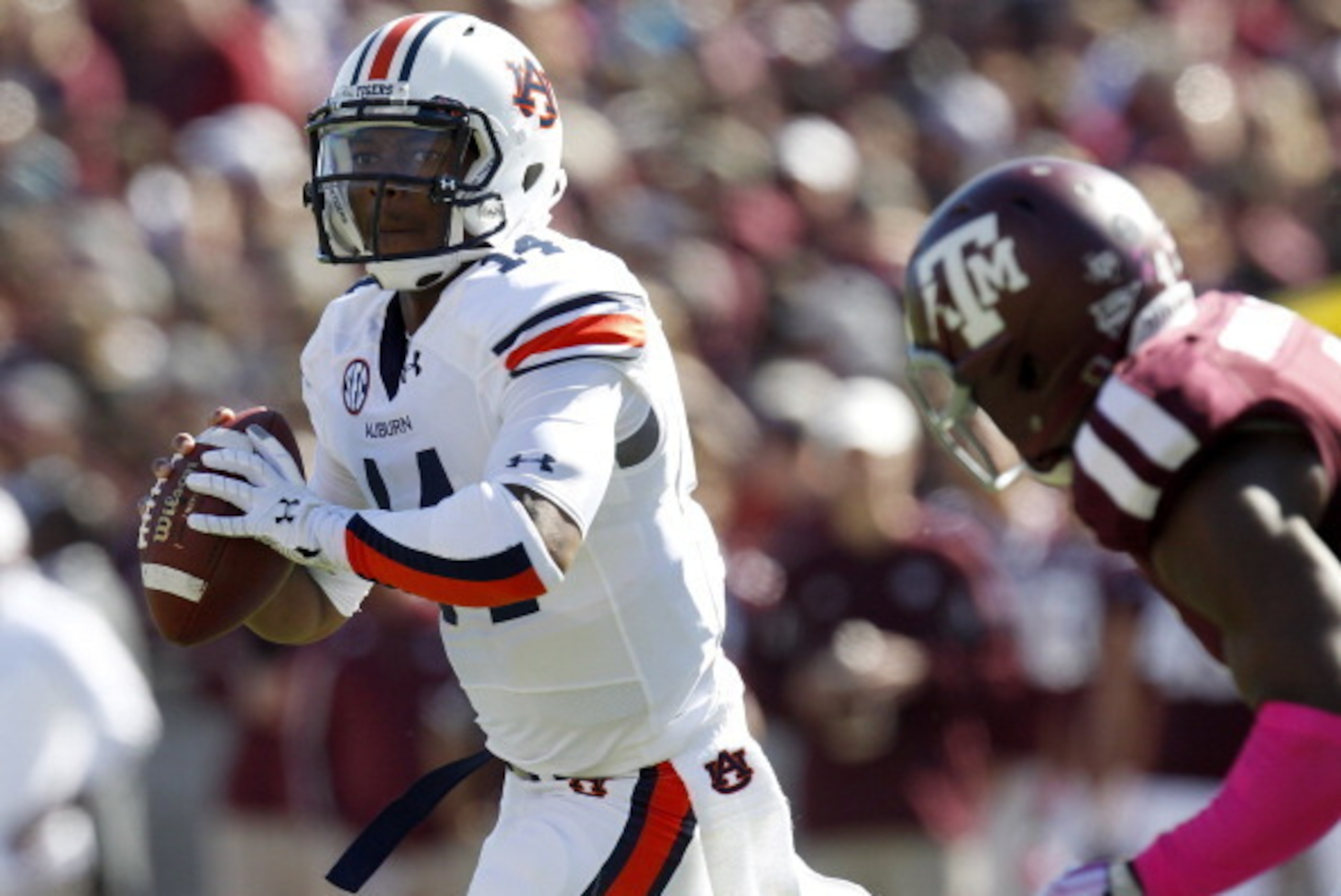 HOUSTON, TX - OCTOBER 19: Nick Marshall #14 of the Auburn Tigers scrambles against the Texas A&M Aggies on October 19, 2013 at Kyle Field in College Station, Texas. (Photo by Thomas B. Shea/Getty Images)