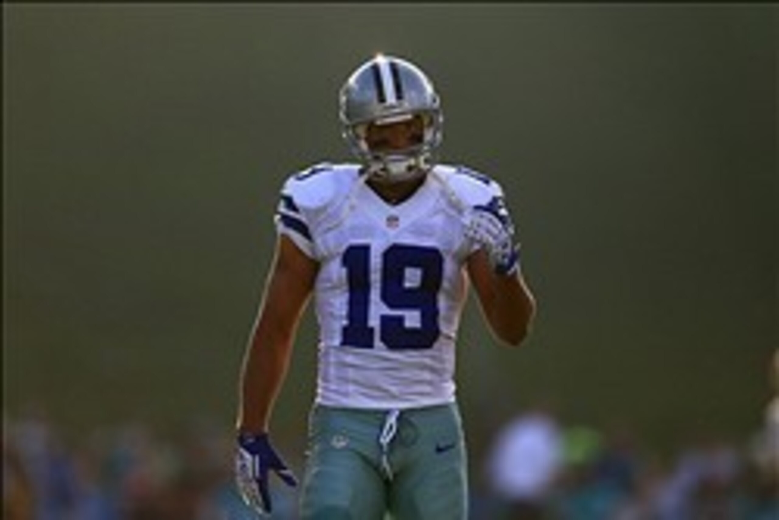 Aug 4, 2013; Canton, OH, USA; Dallas Cowboys wide receiver Miles Austin (19) warms up prior to the 2013 Pro Football Hall of Fame game at Fawcett Stadium. Mandatory Credit: Andrew Weber-USA TODAY Sports Aug 4, 2013; Canton, OH, USA; Dallas Cowboys wide receiver Miles Austin (19) warms up prior to the 2013 Pro Football Hall of Fame game at Fawcett Stadium. Mandatory Credit: Andrew Weber-USA TODAY Sports