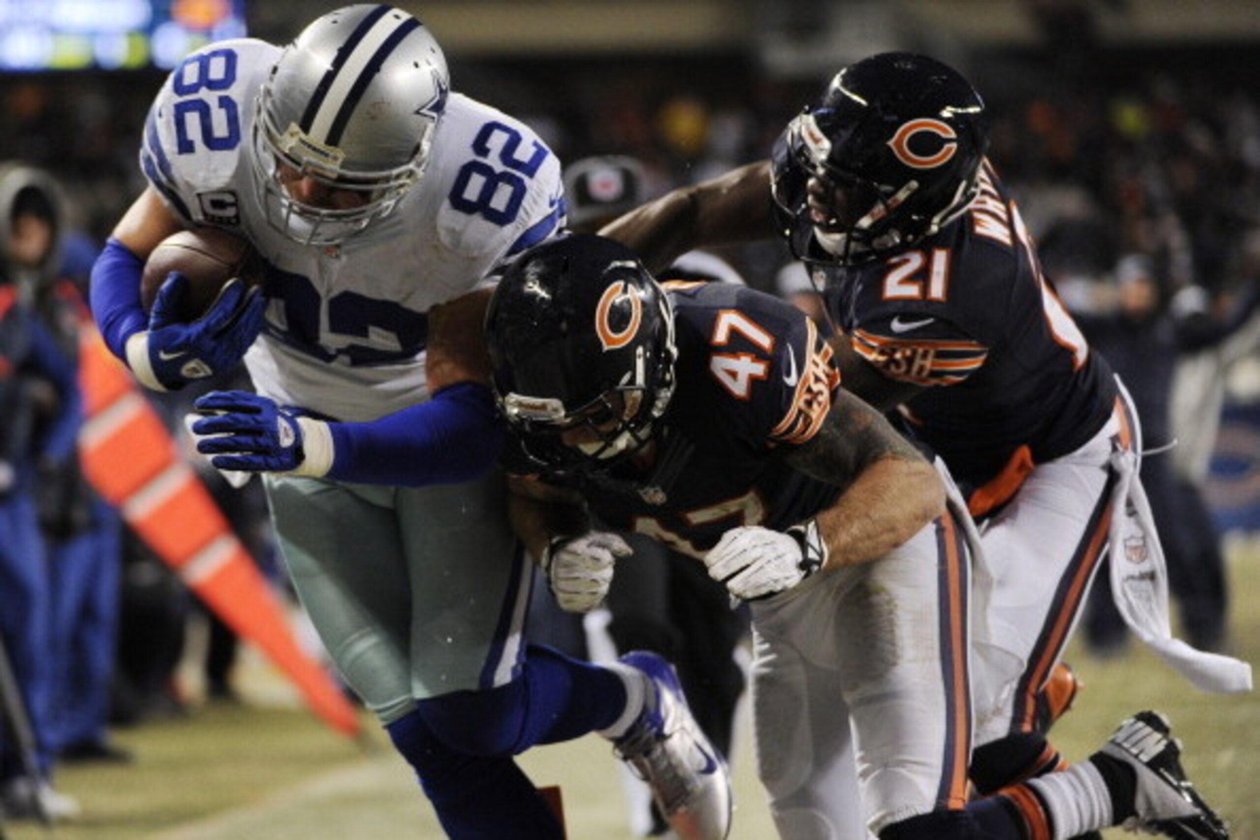 CHICAGO, IL - DECEMBER 9: Jason Witten #82 of the Dallas Cowboys catches a touchdown pass as he's defended by Major Wright #21 and Chris Conte #47 of the Chicago Bears during the second quarter on December 9, 2013 at Soldier Field in Chicago, Illinois. ( CHICAGO, IL - DECEMBER 9: Jason Witten #82 of the Dallas Cowboys catches a touchdown pass as he's defended by Major Wright #21 and Chris Conte #47 of the Chicago Bears during the second quarter on December 9, 2013 at Soldier Field in Chicago, Illinois. (