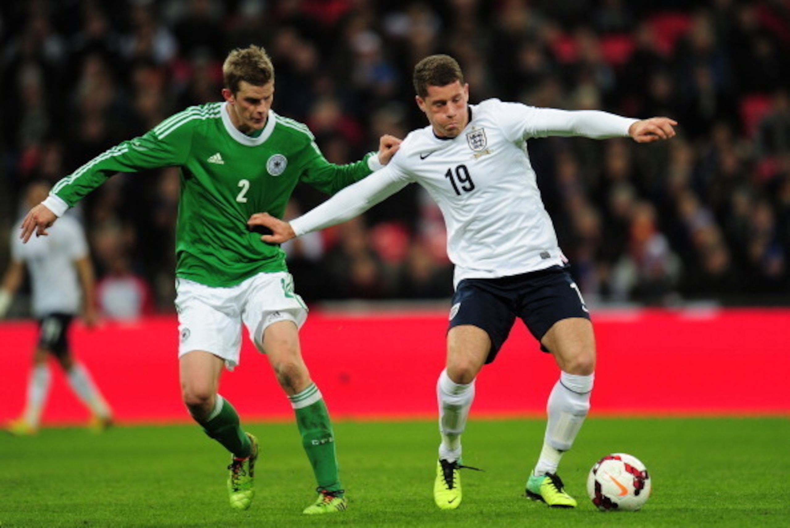 LONDON, ENGLAND - NOVEMBER 19:  Ross Barkley of England holds off Sven Bender of Germany during the international friendly match between England and Germany at Wembley Stadium on November 19, 2013 in London, England.  (Photo by Shaun Botterill/Getty Image