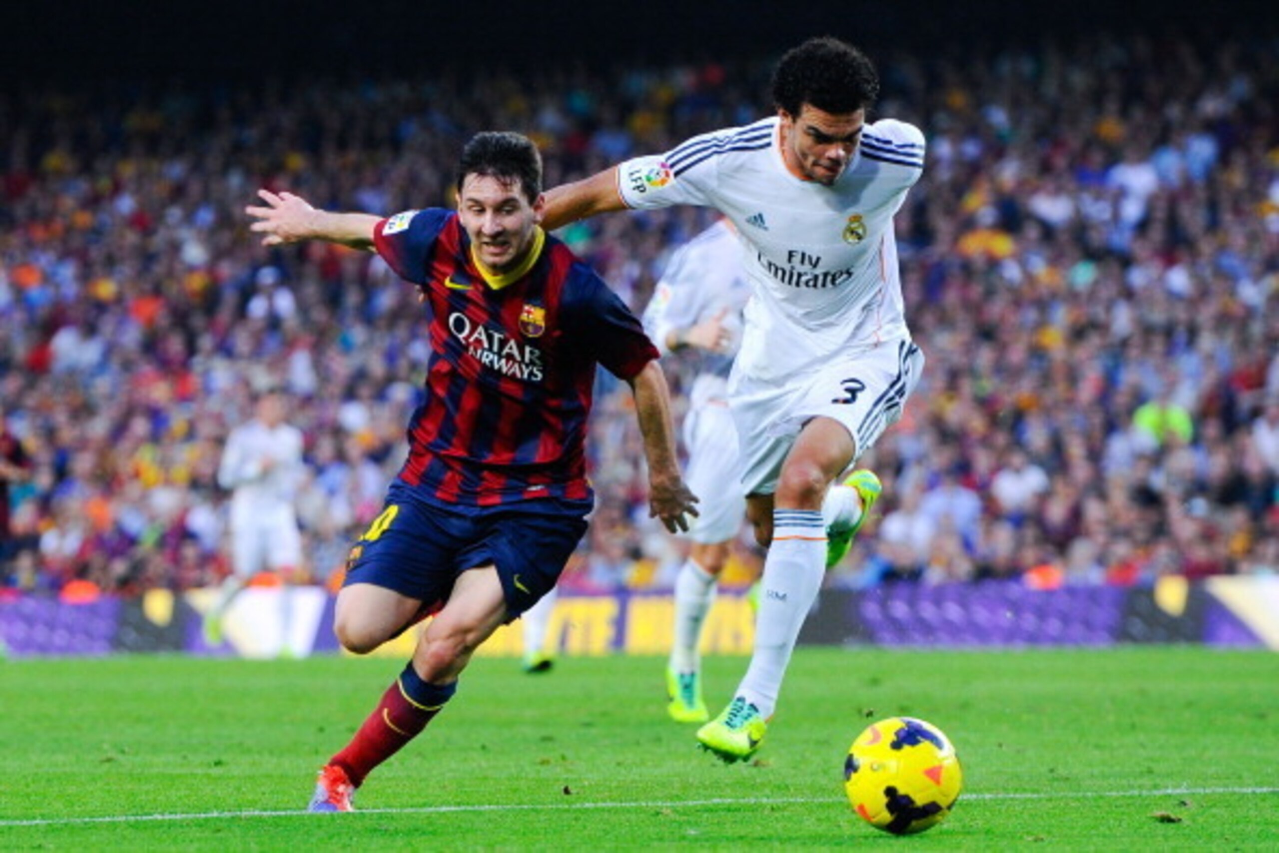 BARCELONA, SPAIN - OCTOBER 26:  Lionel Messi of FC Barcelona duels for the ball with Pepe of Real Madrid CF during the La Liga match between FC Barcelona and Real Madrid CF at Camp Nou on October 26, 2013 in Barcelona, Spain.  (Photo by David Ramos/Getty 
