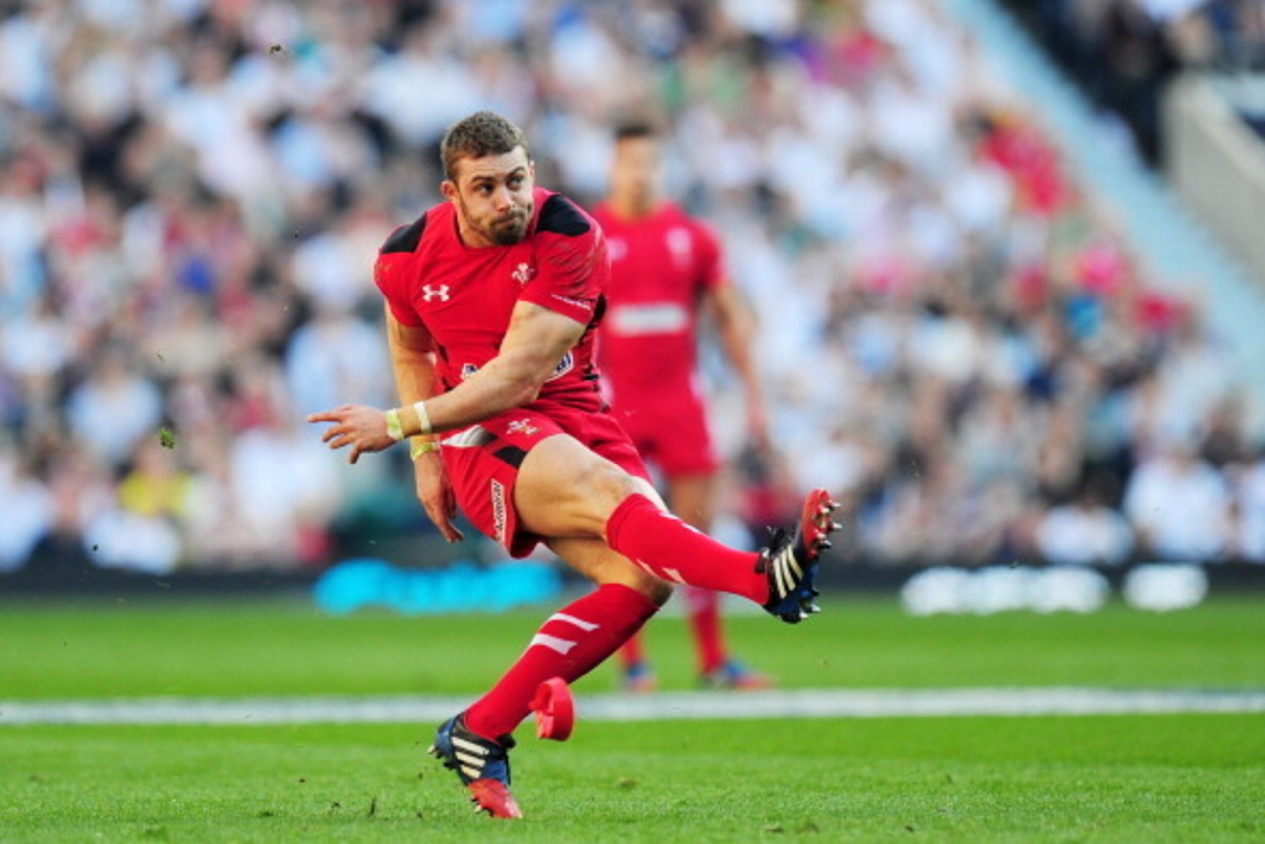LONDON, ENGLAND - MARCH 09:  Leigh Halfpenny of Wales kicks for goal during the RBS Six Nations match between England and Wales at Twickenham Stadium on March 9, 2014 in London, England.  (Photo by Stu Forster/Getty Images)