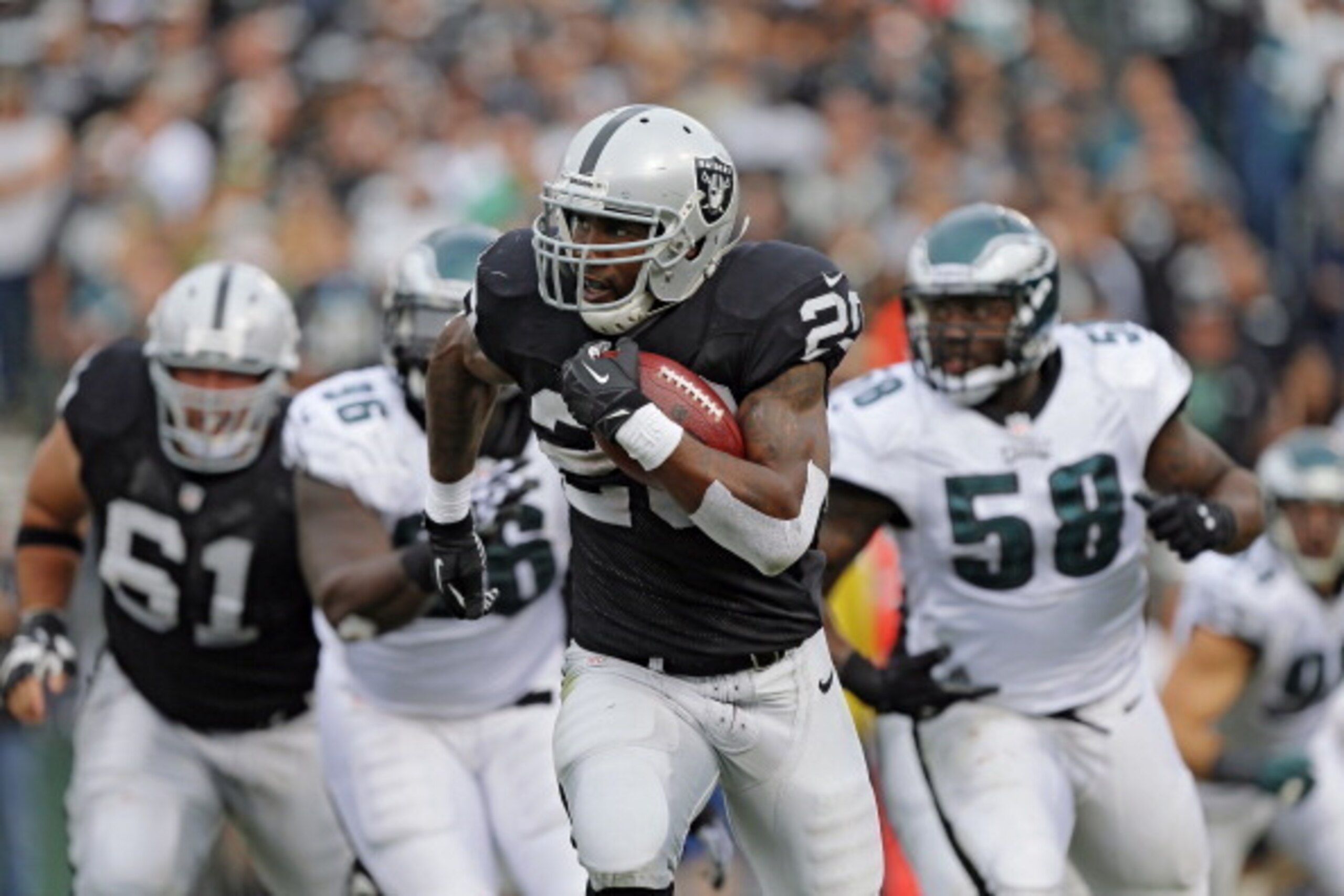 OAKLAND, CA - NOVEMBER 03:  Running back Darren McFadden #20 of the Oakland Raiders carries the ball for 5 yards against the Philadelphia Eagles in the second quarter on November 3, 2013 at O.co Coliseum in Oakland, California.  The Eagles won 49-20. (Pho