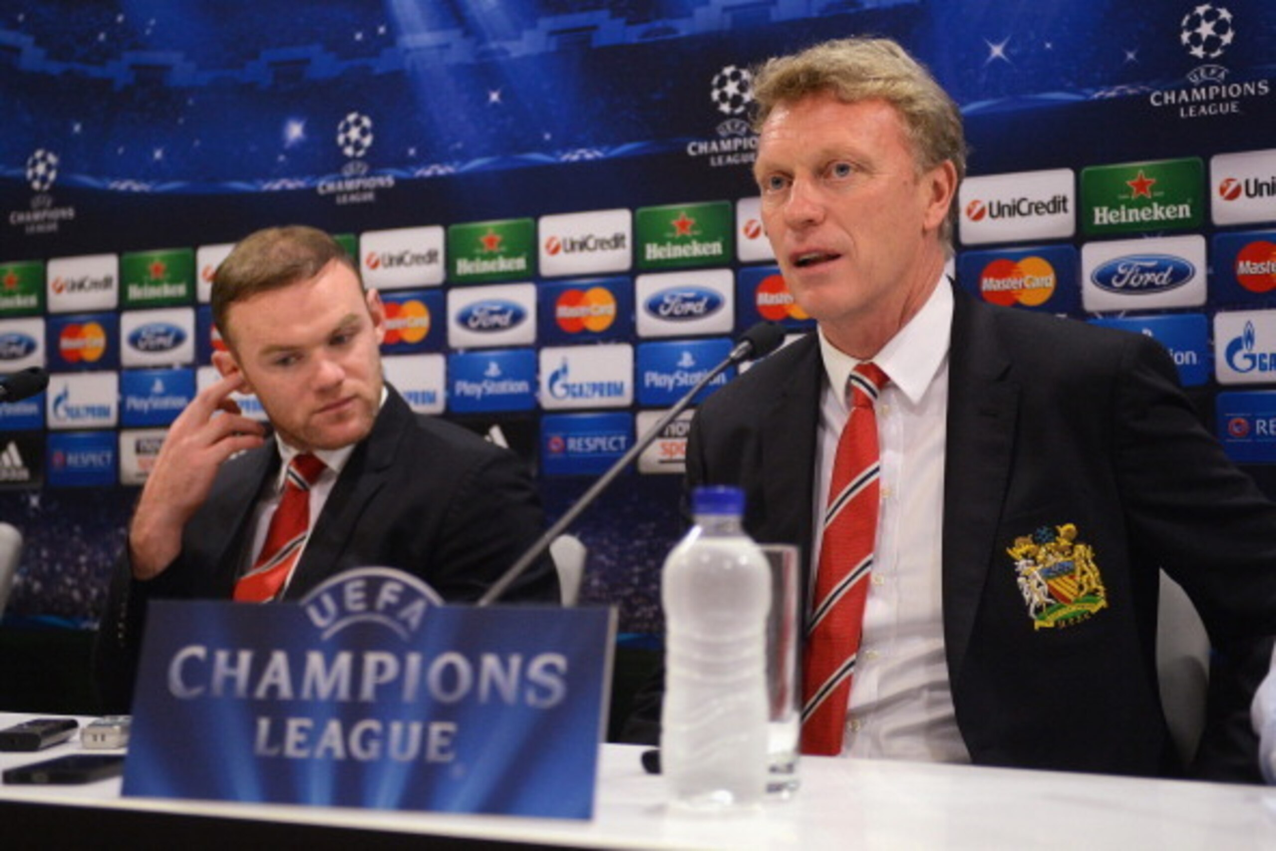 PIRAEUS, GREECE - FEBRUARY 24:  Wayne Rooney and manager David Moyes speak to the media during the Manchester United press conference at Karaiskakis Stadium on February 24, 2014 in Piraeus, Greece.  (Photo by Michael Regan/Getty Images)