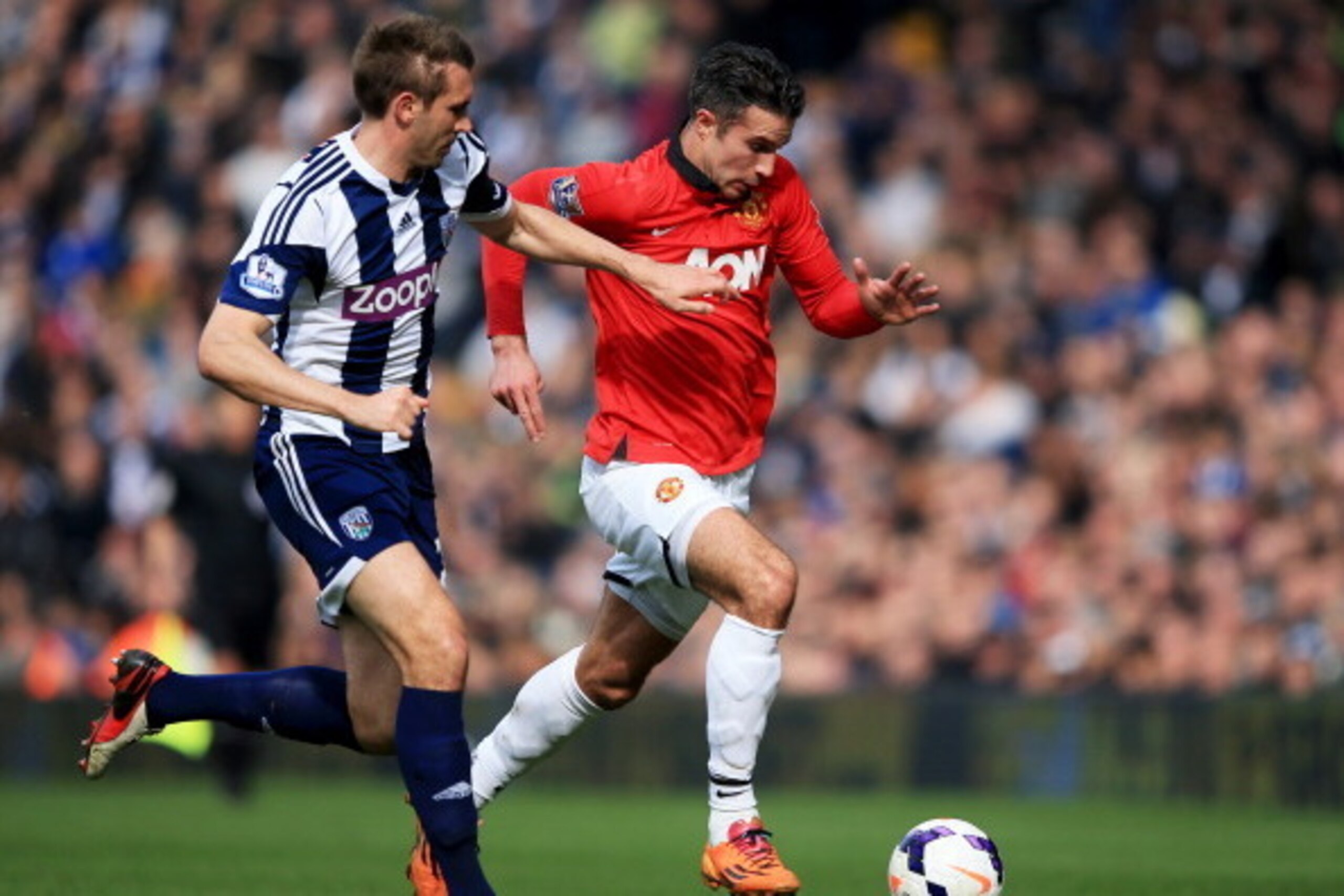WEST BROMWICH, ENGLAND - MARCH 08:  Robin van Persie of Manchester United battles with Gareth McAuley of West Bromwich Albion during the Barclays Premier League match between West Bromwich Albion and Manchester United at The Hawthorns on March 8, 2014 in 