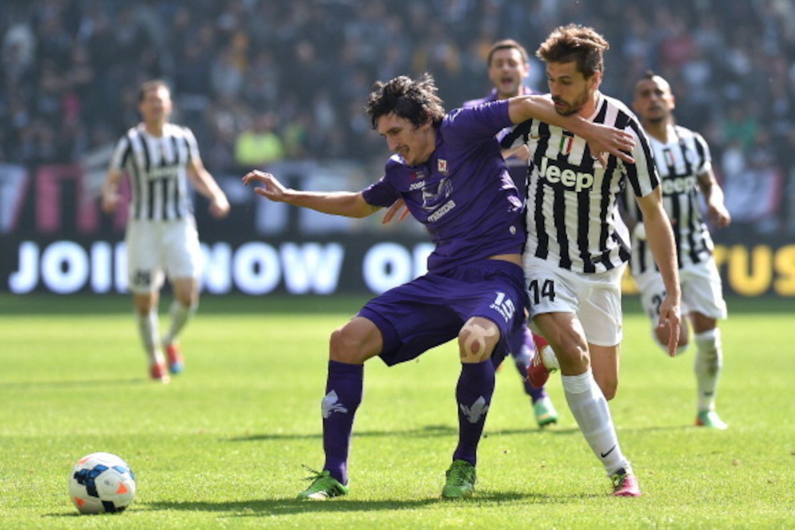 TURIN, ITALY - MARCH 09:  Fernando Lorente (R) of Juventus clashes with Stefan Savic of ACF Fiorentina during the Serie A match between Juventus and ACF Fiorentina at Juventus Arena on March 9, 2014 in Turin, Italy.  (Photo by Valerio Pennicino/Getty Imag