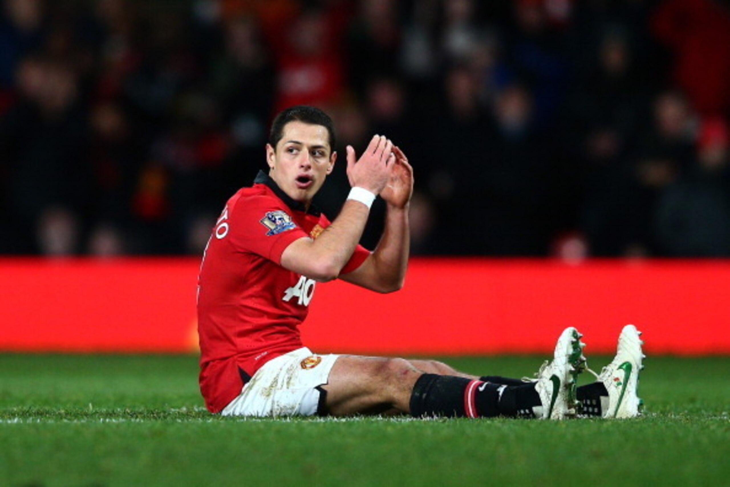 MANCHESTER, ENGLAND - JANUARY 22:  A dejected Javier Hernandez of manchhester United reacts after a missed chance on goal during the Capital One Cup semi final, second leg match between Manchester United and Sunderland at Old Trafford on January 22, 2014 
