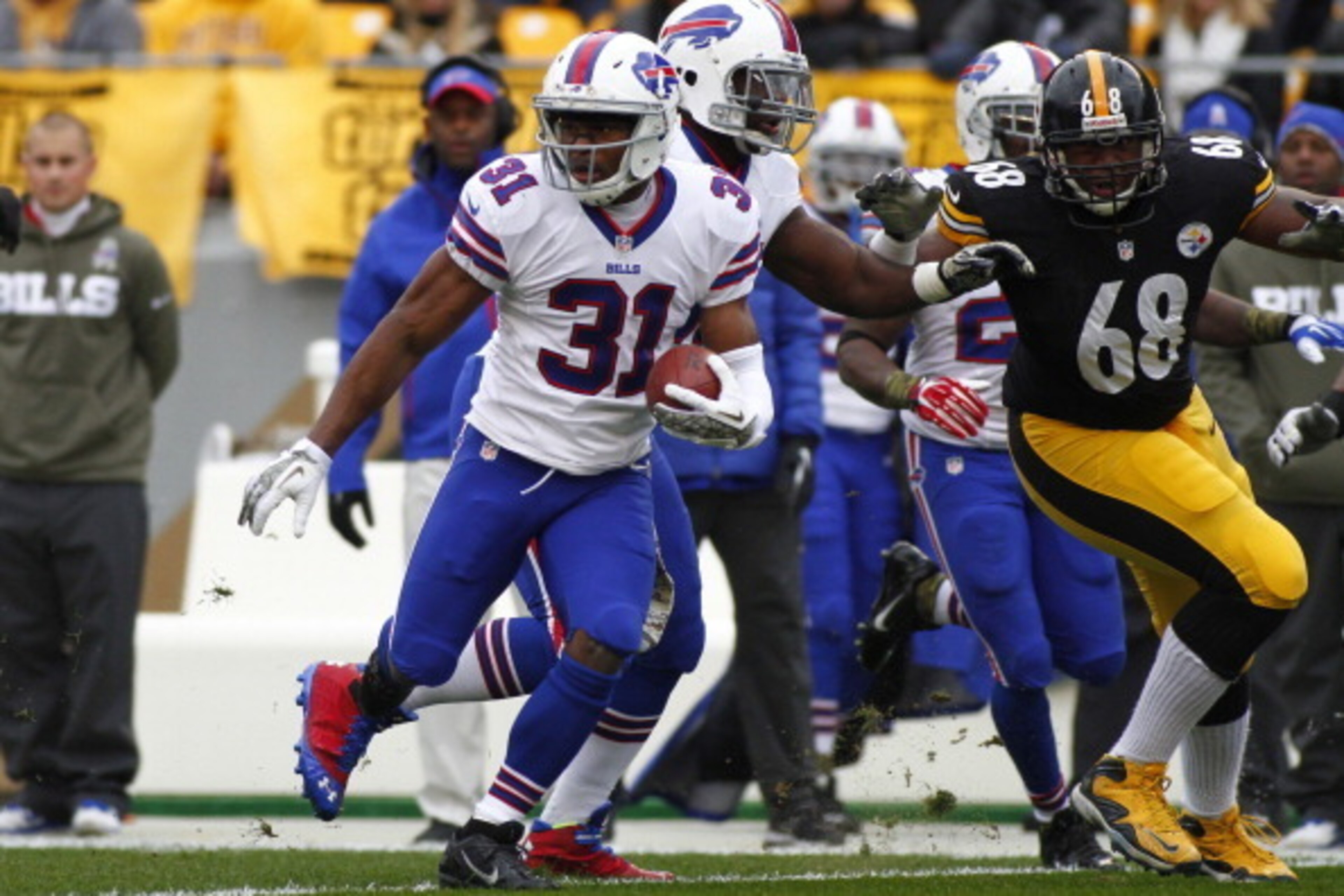 PITTSBURGH, PA - NOVEMBER 10:  Jairus Byrd #31 of the Buffalo Bills runs after catching an interception in the first half against the Pittsburgh Steelers during the game on November 10, 2013 at Heinz Field in Pittsburgh, Pennsylvania.  (Photo by Justin K.