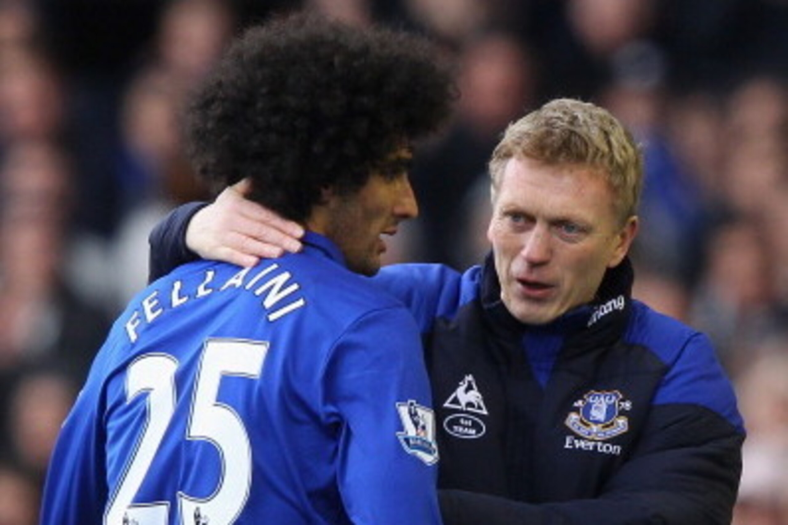 LIVERPOOL, ENGLAND - APRIL 28: David Moyes the manager of Everton congratulates Marouane Fellaini as he is substituted during the Barclays Premier League match between Everton and Fulham at Goodison Park on April 28, 2012 in Liverpool, England. (Photo b LIVERPOOL, ENGLAND - APRIL 28: David Moyes the manager of Everton congratulates Marouane Fellaini as he is substituted during the Barclays Premier League match between Everton and Fulham at Goodison Park on April 28, 2012 in Liverpool, England. (Photo b