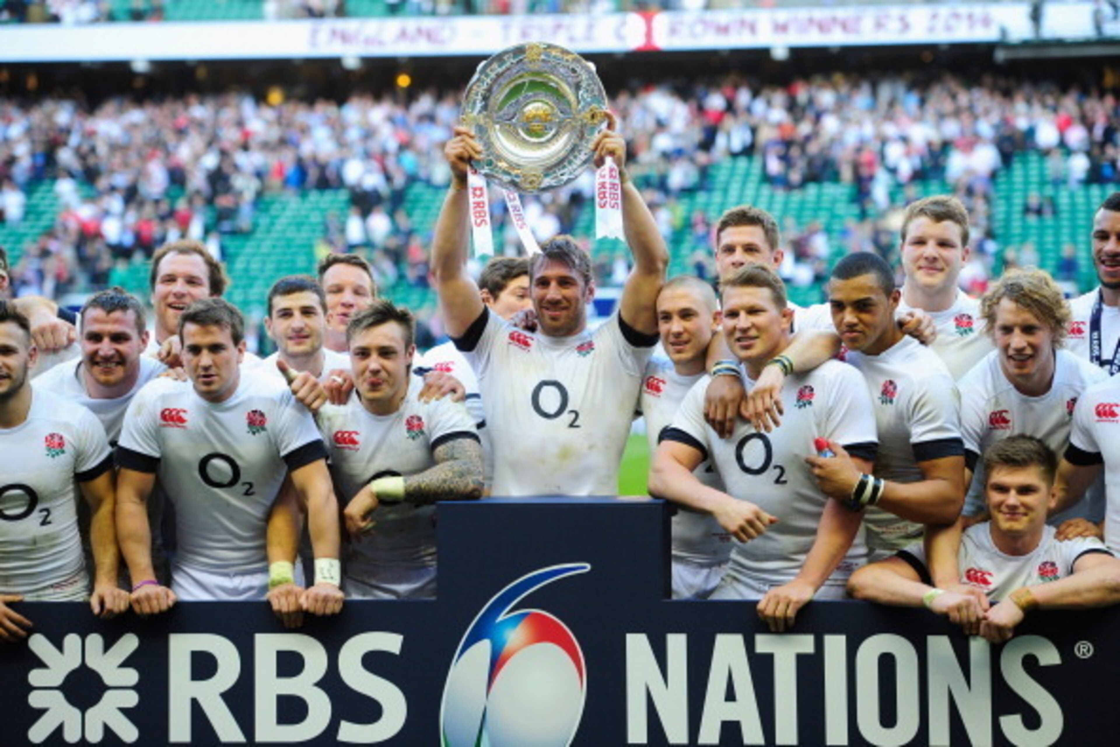 LONDON, ENGLAND - MARCH 09:  England captain Chris Robshaw lifts the triple crown after the RBS Six Nations match between England and Wales at Twickenham Stadium on March 9, 2014 in London, England.  (Photo by Stu Forster/Getty Images)