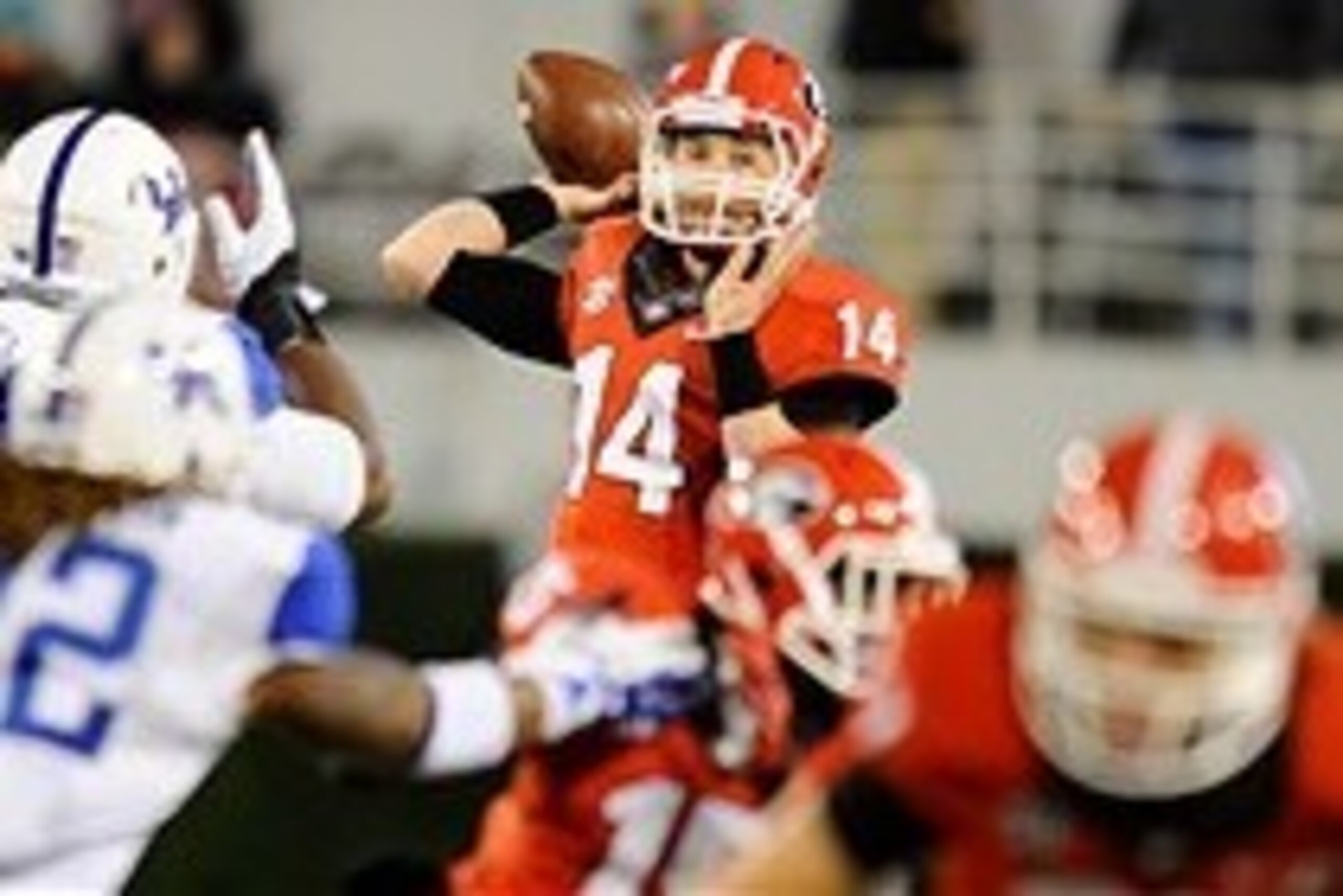 Nov 23, 2013; Athens, GA, USA; Georgia Bulldogs quarterback Hutson Mason (14) passes against the Kentucky Wildcats during the second half at Sanford Stadium. Georgia defeated Kentucky 59-17. Mandatory Credit: Dale Zanine-USA TODAY Sports