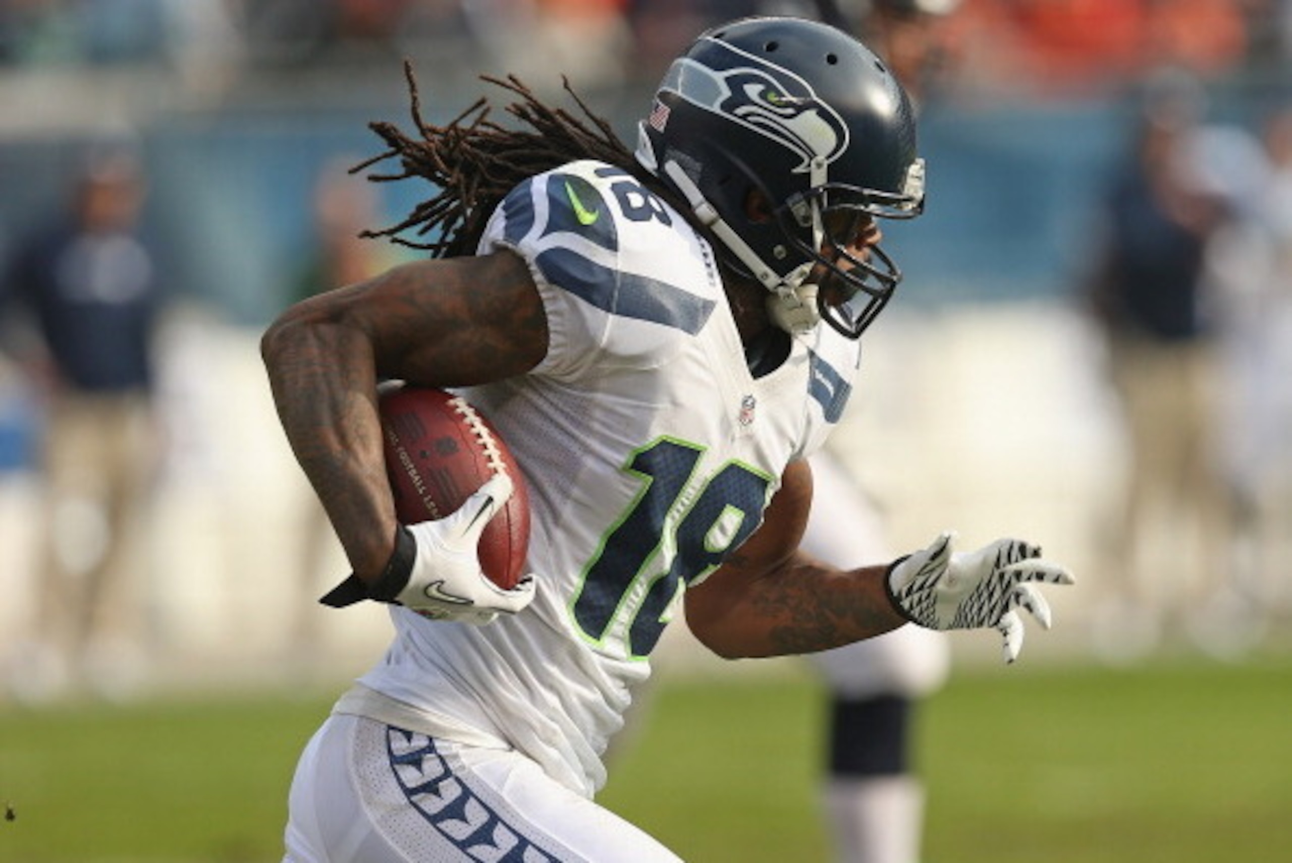 CHICAGO, IL - DECEMBER 02:  Sidney Rice #18 of the Seattle Seahawks runs against the Chicago Bears at Soldier Field on December 2, 2012 in Chicago, Illinois. The Seahawks defeated the Bears 23-17 in overtime.  (Photo by Jonathan Daniel/Getty Images)