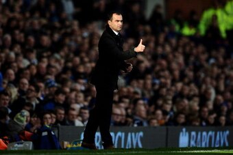 LIVERPOOL, ENGLAND - NOVEMBER 03:  Roberto Martinez, manager of Everton on the touchline during the Barclays Premier League match between Everton and Tottenham Hotspur at Goodison Park on November 3, 2013 in Liverpool, England.  (Photo by Tony Marshall/Ge