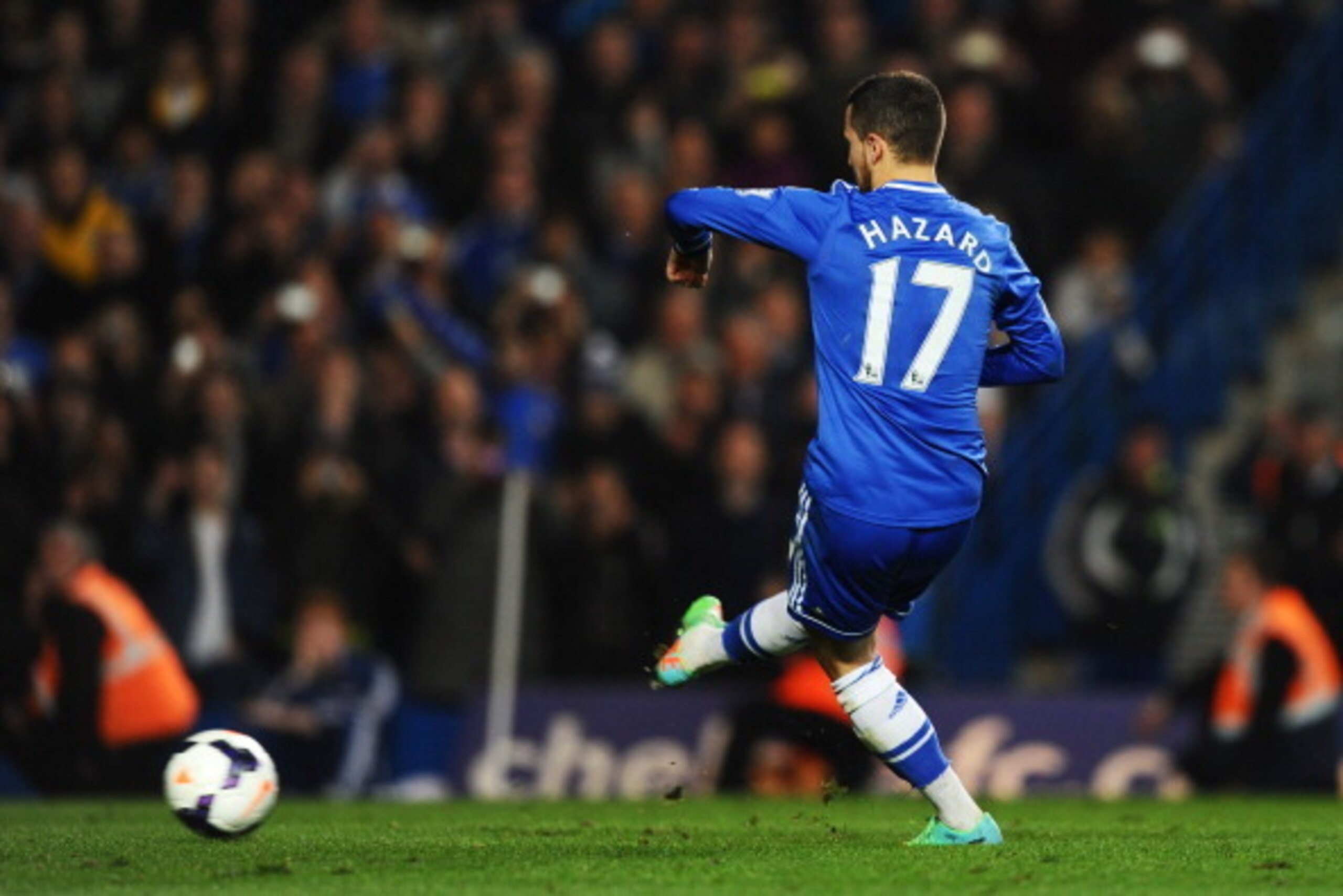LONDON, ENGLAND - MARCH 08:  Eden Hazard of Chelsea scores his team's second goal from the penalty spot during the Barclays Premier League match between Chelsea and Tottenham Hotspur at Stamford Bridge on March 8, 2014 in London, England.  (Photo by Mike 