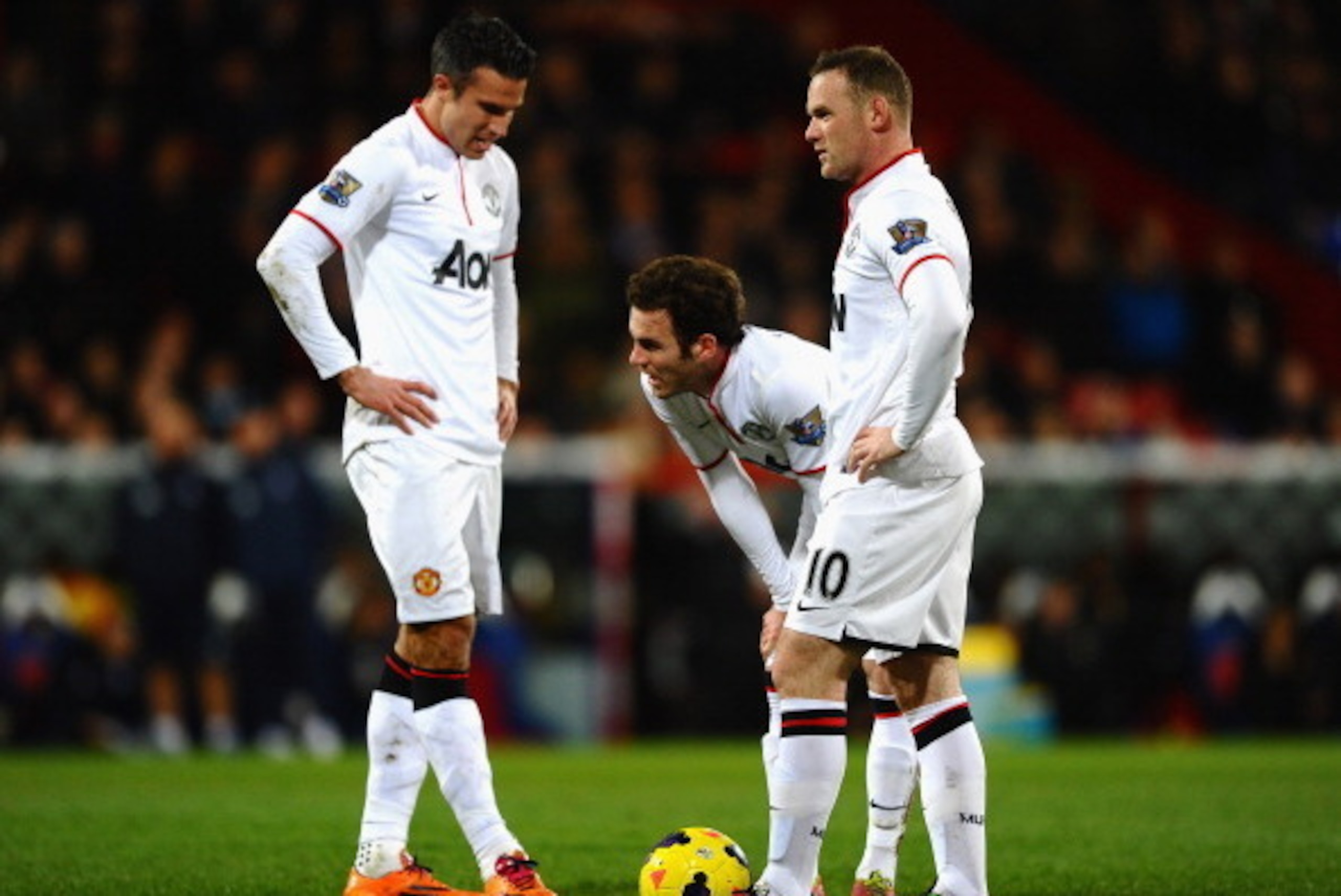 LONDON, ENGLAND - FEBRUARY 22: Robin Van Persie, Juan Mata and Wayne Rooney of Manchester United stand over a free kick during the Barclays Premier League match between Crystal Palace and Manchester United at Selhurst Park on February 22, 2014 in London, 