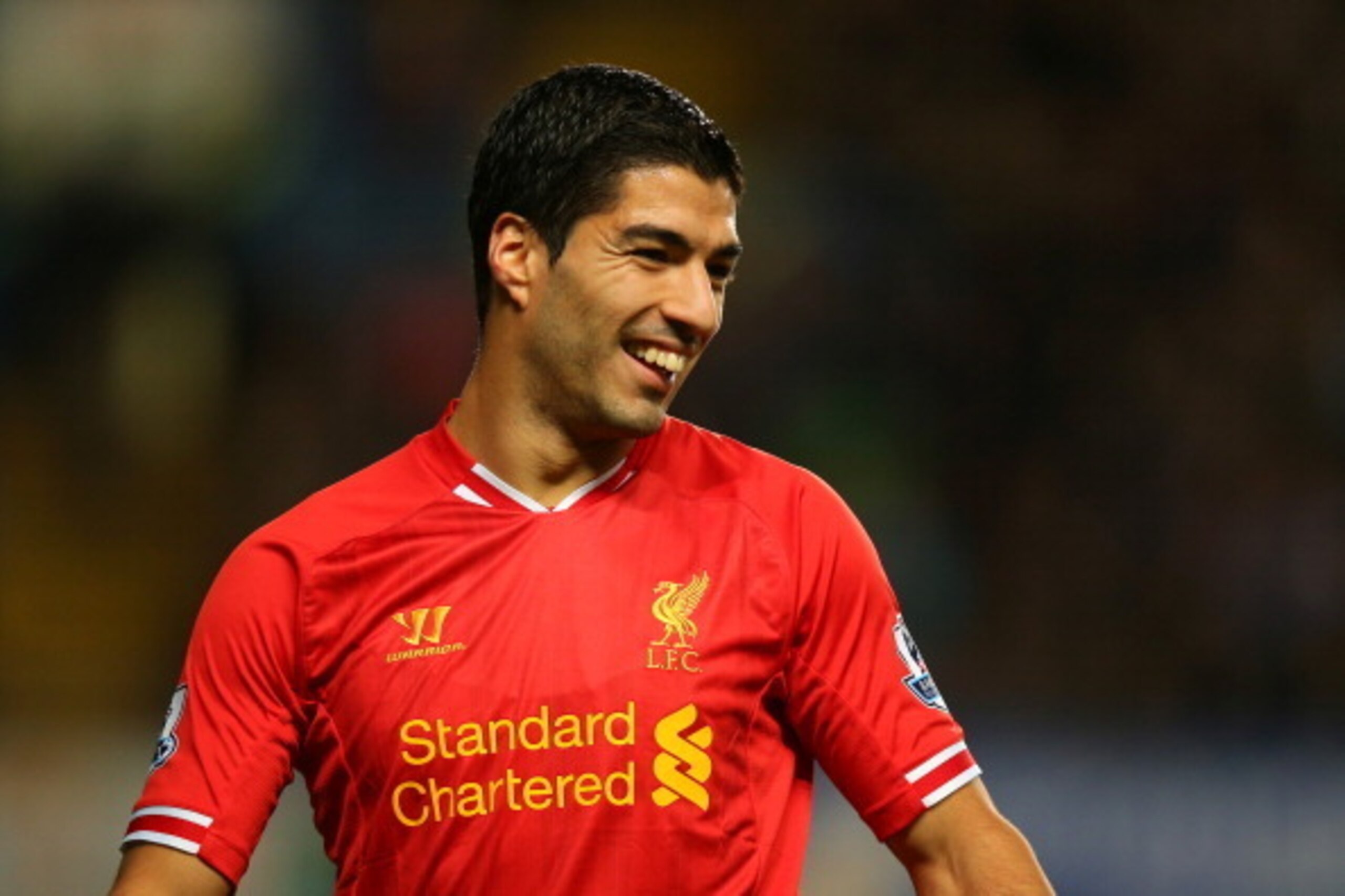 LONDON, ENGLAND - DECEMBER 29:  Luis Suarez of Liverpool looks on during the Barclays Premier League match between Chelsea and Liverpool at Stamford Bridge on December 29, 2013 in London, England.  (Photo by Clive Rose/Getty Images)