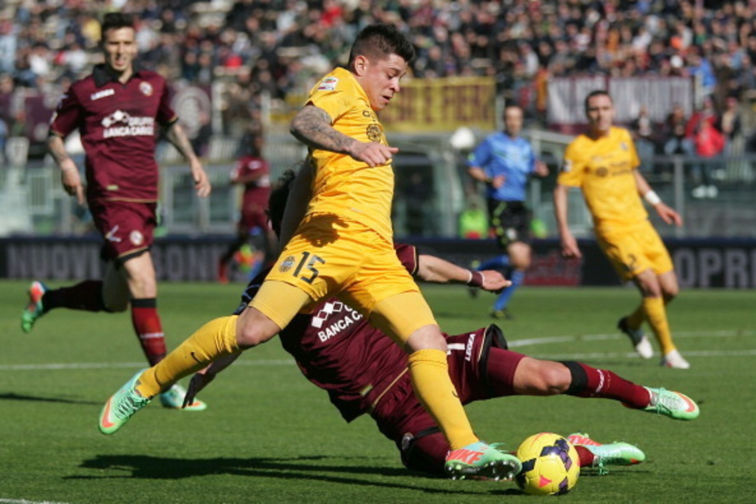 LIVORNO, ITALY - FEBRUARY 23: Juan Iturbe of Hellas Verona FC in action during the Serie A match between AS Livorno Calcio and Hellas Verona FC at Stadio Armando Picchi on February 23, 2014 in Livorno, Italy. (Photo by Gabriele Maltinti/Getty Images) LIVORNO, ITALY - FEBRUARY 23: Juan Iturbe of Hellas Verona FC in action during the Serie A match between AS Livorno Calcio and Hellas Verona FC at Stadio Armando Picchi on February 23, 2014 in Livorno, Italy. (Photo by Gabriele Maltinti/Getty Images)