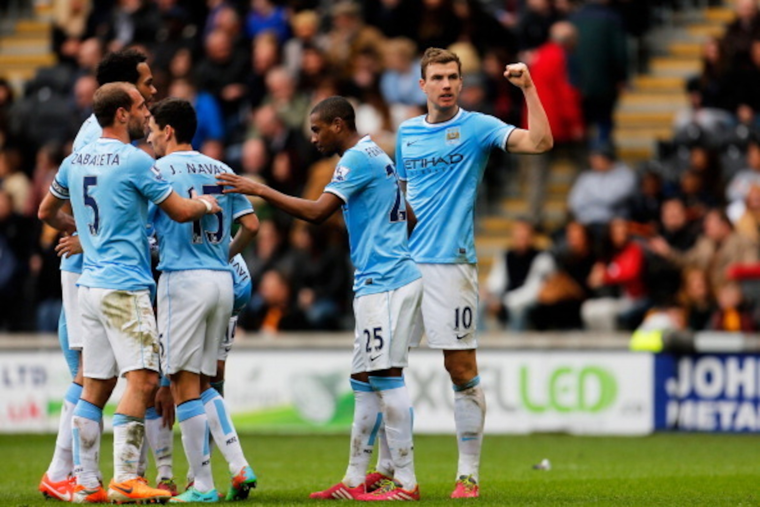 HULL, ENGLAND - MARCH 15:  Edin Dzeko (R) of Manchester City celerates with teammates after scoring his team's second goal during the Barclays Premier league match between Hull City and Manchester City at KC Stadium on March 15, 2014 in Hull, England.  (P