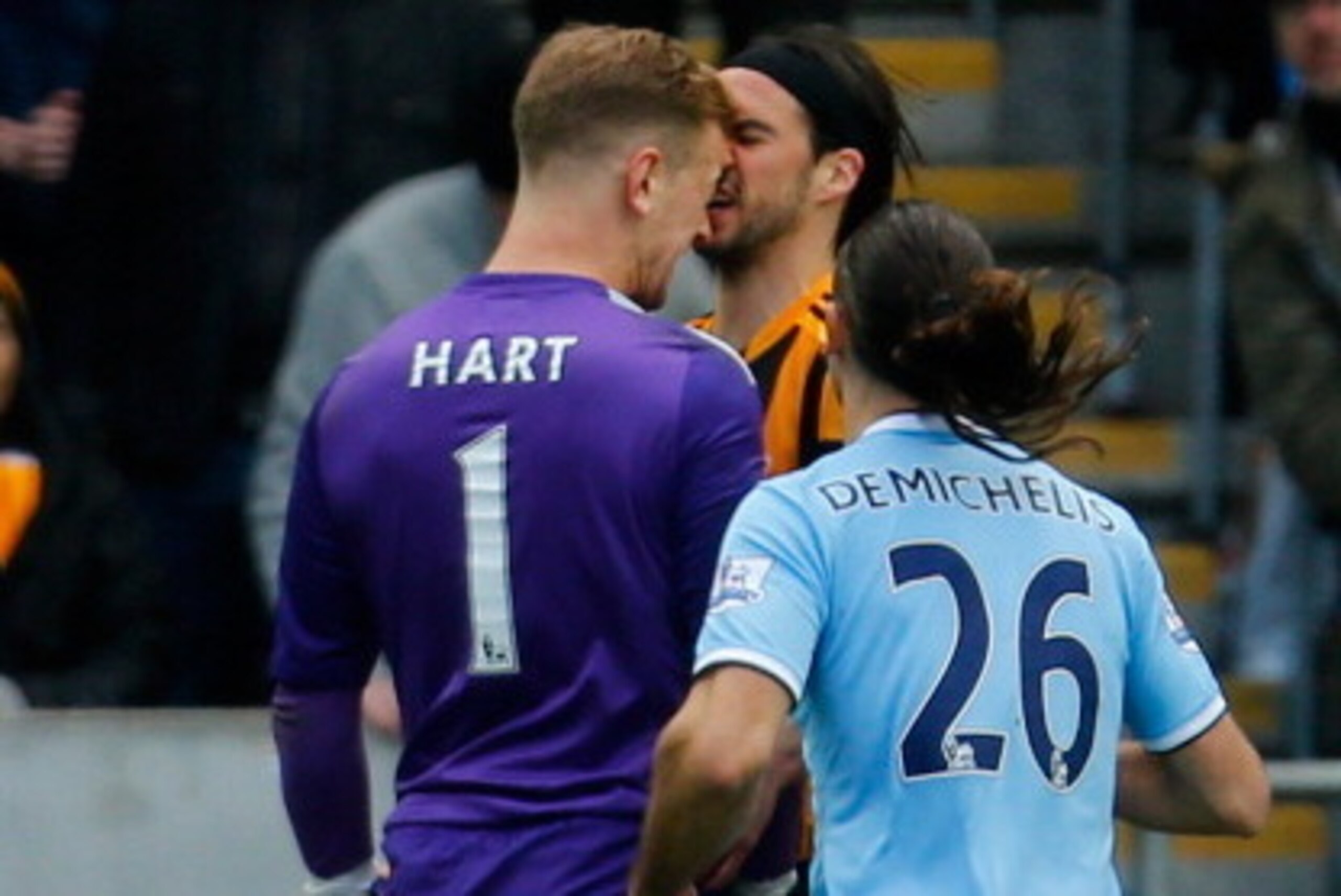 HULL, ENGLAND - MARCH 15: George Boyd (C) of Hull City clashes with Joe Hart (L) of Manchester City during the Barclays Premier League match between Hull City and Manchester City at the KC Stadium on March 15, 2014 in Hull, England. (Photo by Paul Thomas/