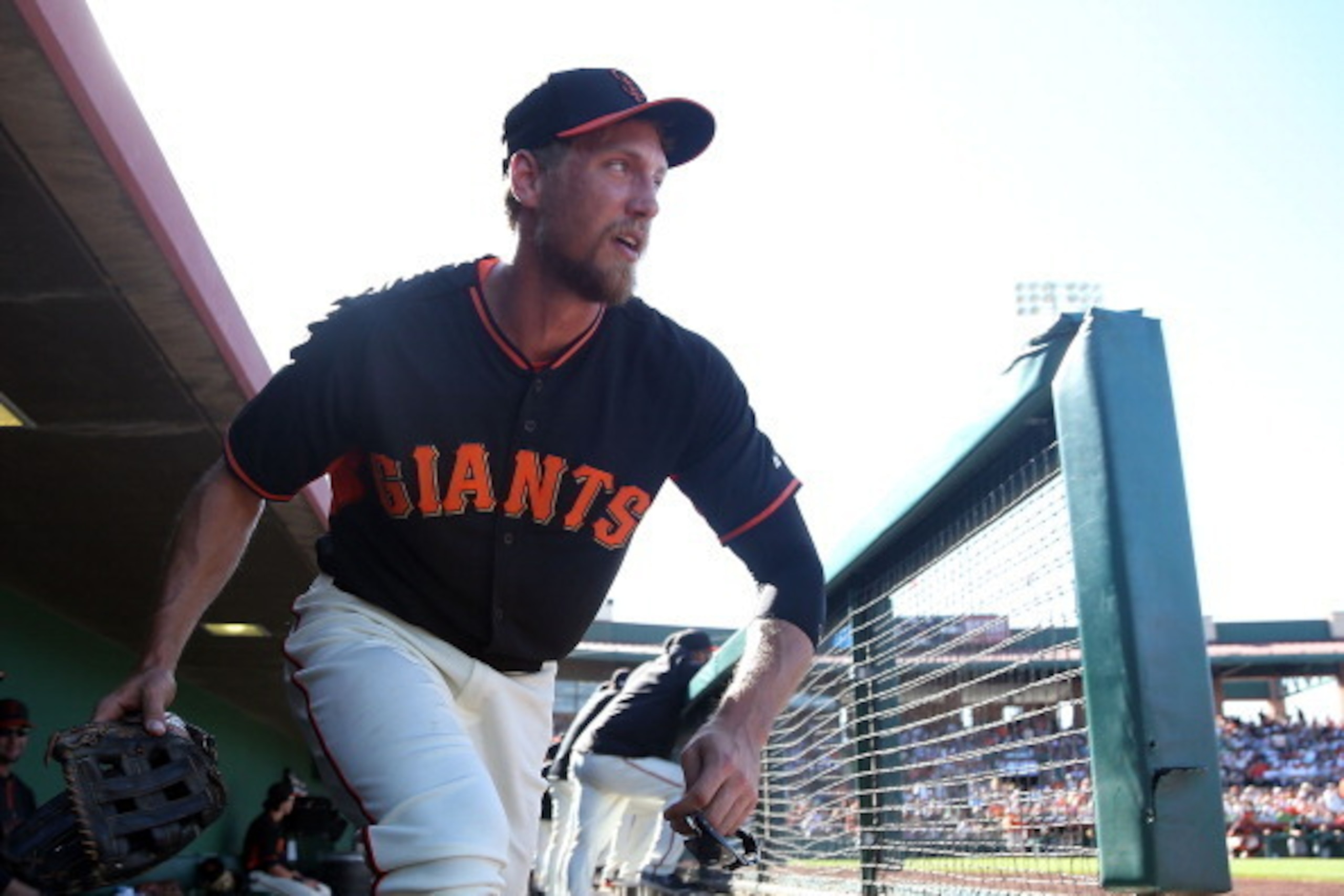 SCOTTSDALE, AZ - MARCH 15:  Hunter Pence #8 of the San Francisco Giants runs out onto the field during the spring training game against the Oakland Athletics at Scottsdale Stadium on March 15, 2014 in Scottsdale, Arizona. The A's defeated the Giants 8-1. 