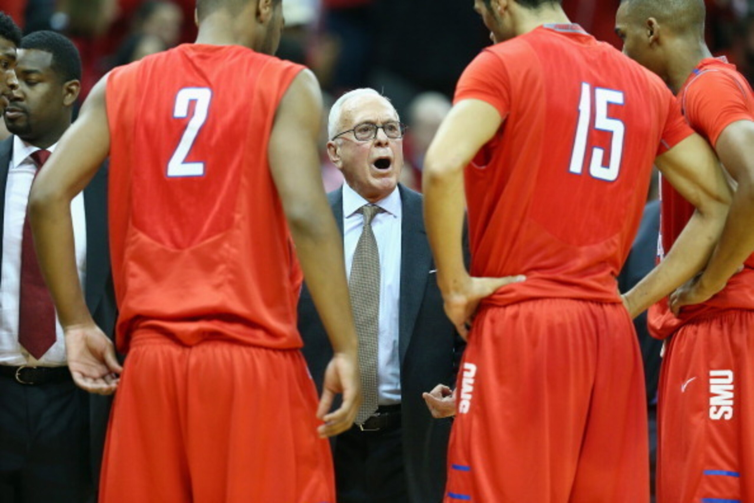 LOUISVILLE, KY - JANUARY 12:  Larry Brown the head coach of the SMU Mustangs gives instructions to his team during the game against the  Louisville Cardinals at KFC YUM! Center on January 12, 2014 in Louisville, Kentucky.  (Photo by Andy Lyons/Getty Image