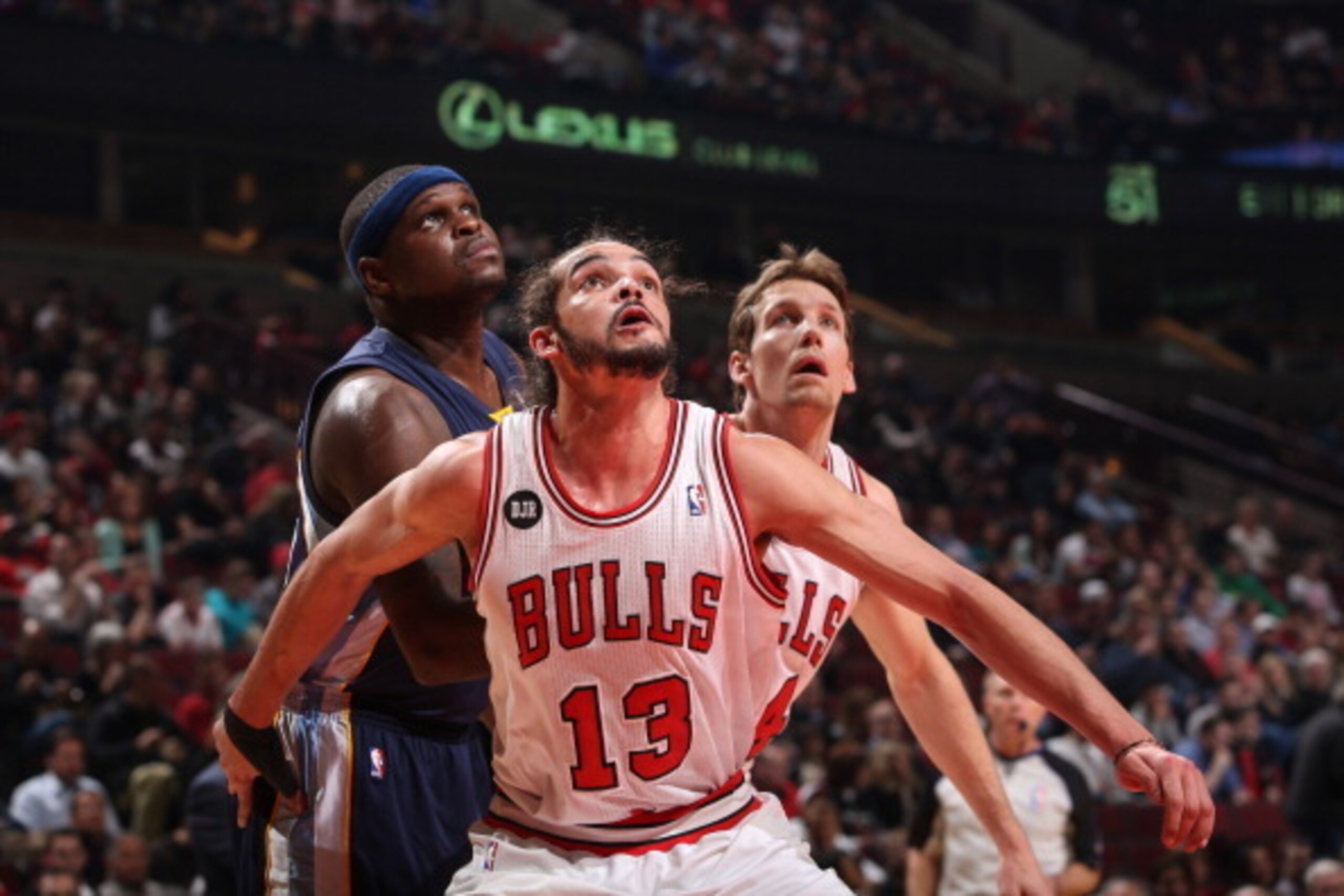 CHICAGO, IL - MARCH 7: Joakim Noah #13 of the Chicago Bulls boxes out Zach Randolph #50 of the Memphis Grizzlies on March 07, 2014 at the United Center in Chicago, Illinois. NOTE TO USER: User expressly acknowledges and agrees that, by downloading and or 