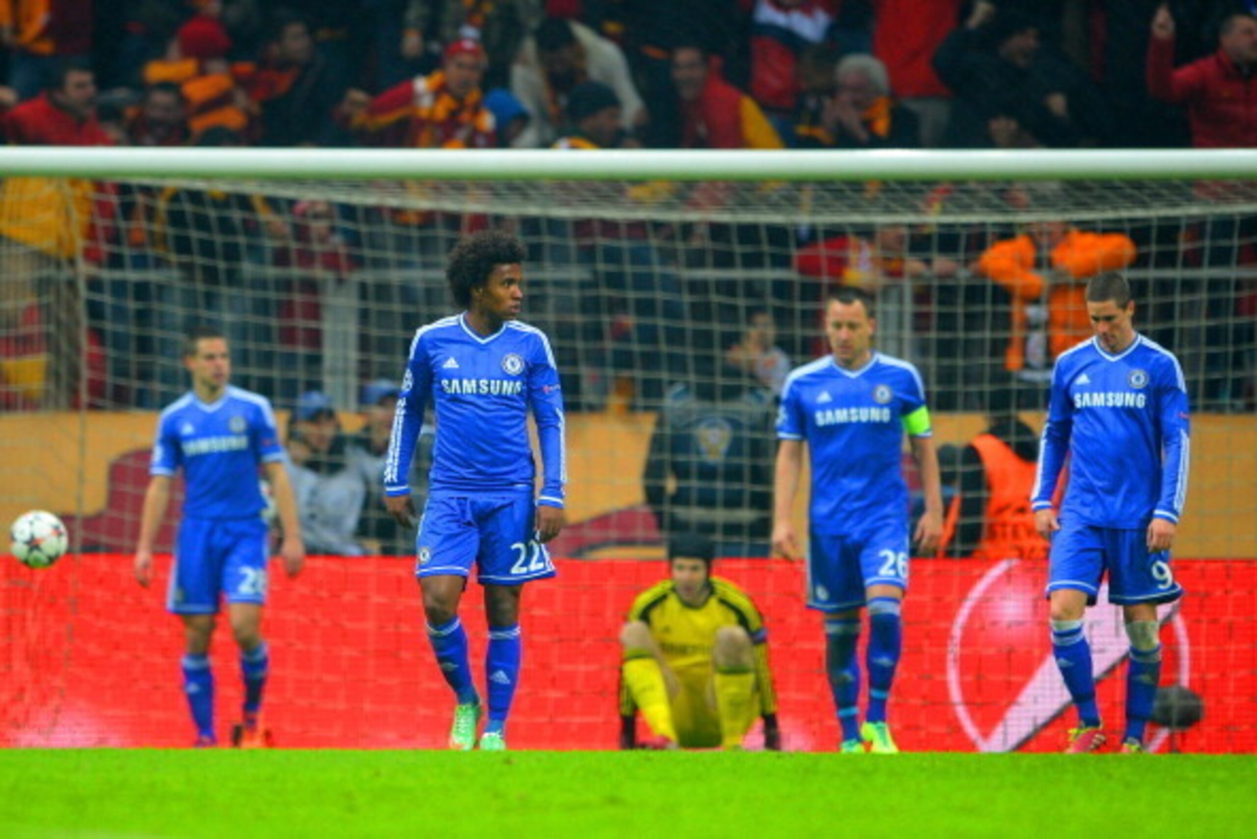 ISTANBUL, TURKEY - FEBRUARY 26:  A dejected Willian and Fernando Torres of Chelsea  look on after conceding the first goal during the UEFA Champions League Round of 16 first leg match between Galatasaray AS and Chelsea at Ali Sami Yen Arena on February 26
