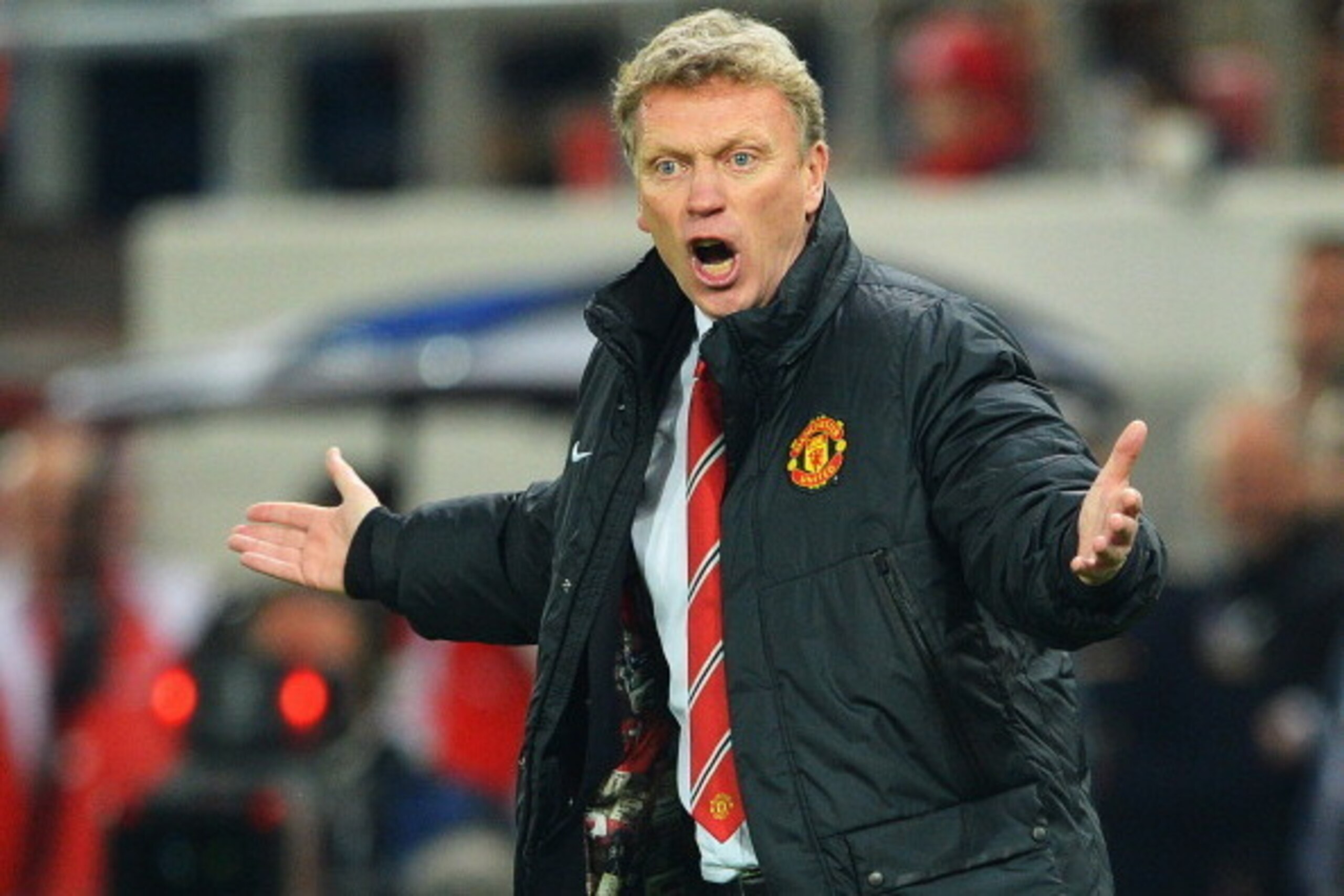 PIRAEUS, GREECE - FEBRUARY 25:  Manchester United manager David Moyes reacts on the touchline during the UEFA Champions League Round of 16 first leg match between Olympiacos FC and Manchester United at Karaiskakis Stadium on February 25, 2014 in Piraeus, 