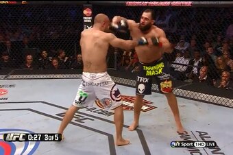 Both fighters are "feelers". They use their hands to eliminate the opponent's offence before throwing their own.